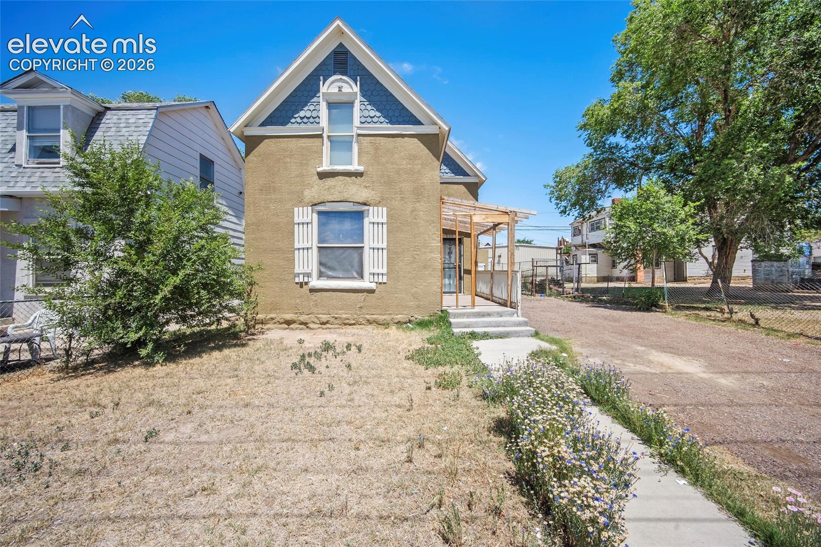 605 W 8th Street — photo