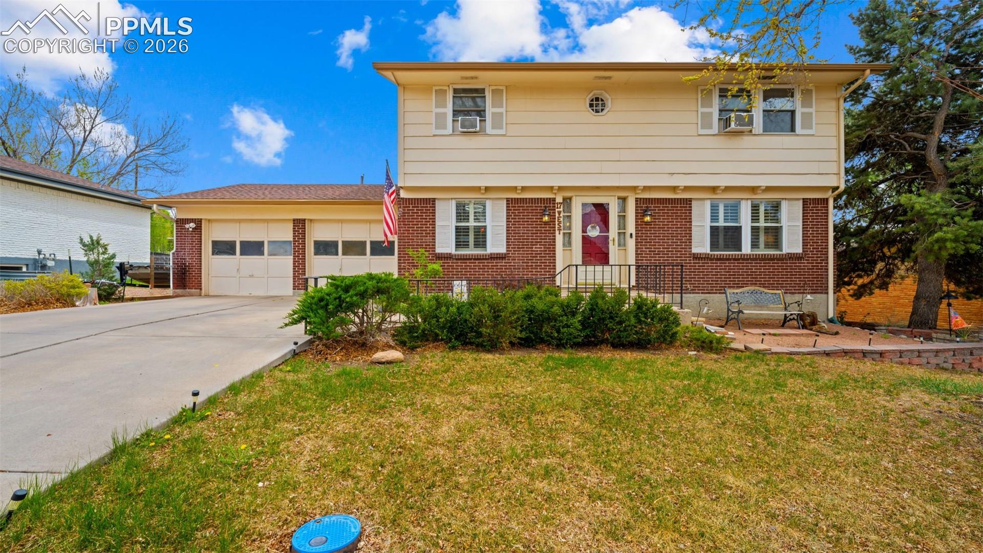 17 W Clover Circle — photo
