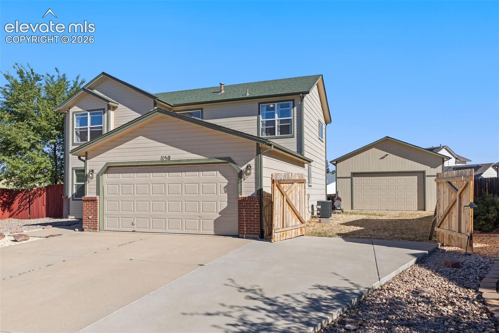 1150 Pipestone Court — photo
