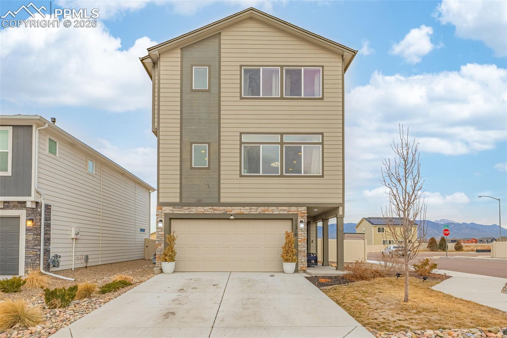 11210 Feliz Way — photo