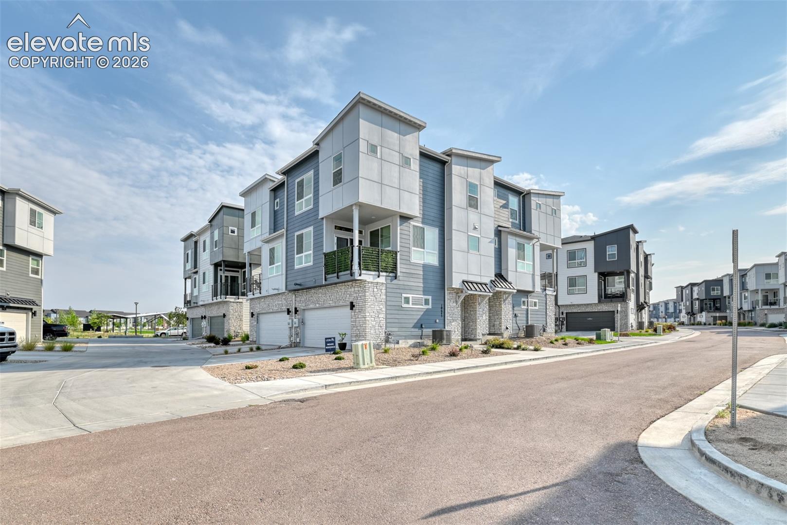 10645 Helenite Point — photo