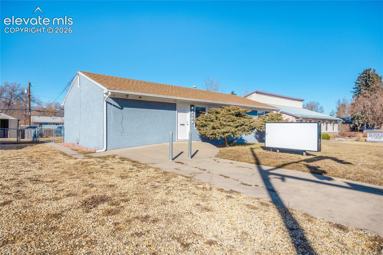 1710 N Circle Drive — photo