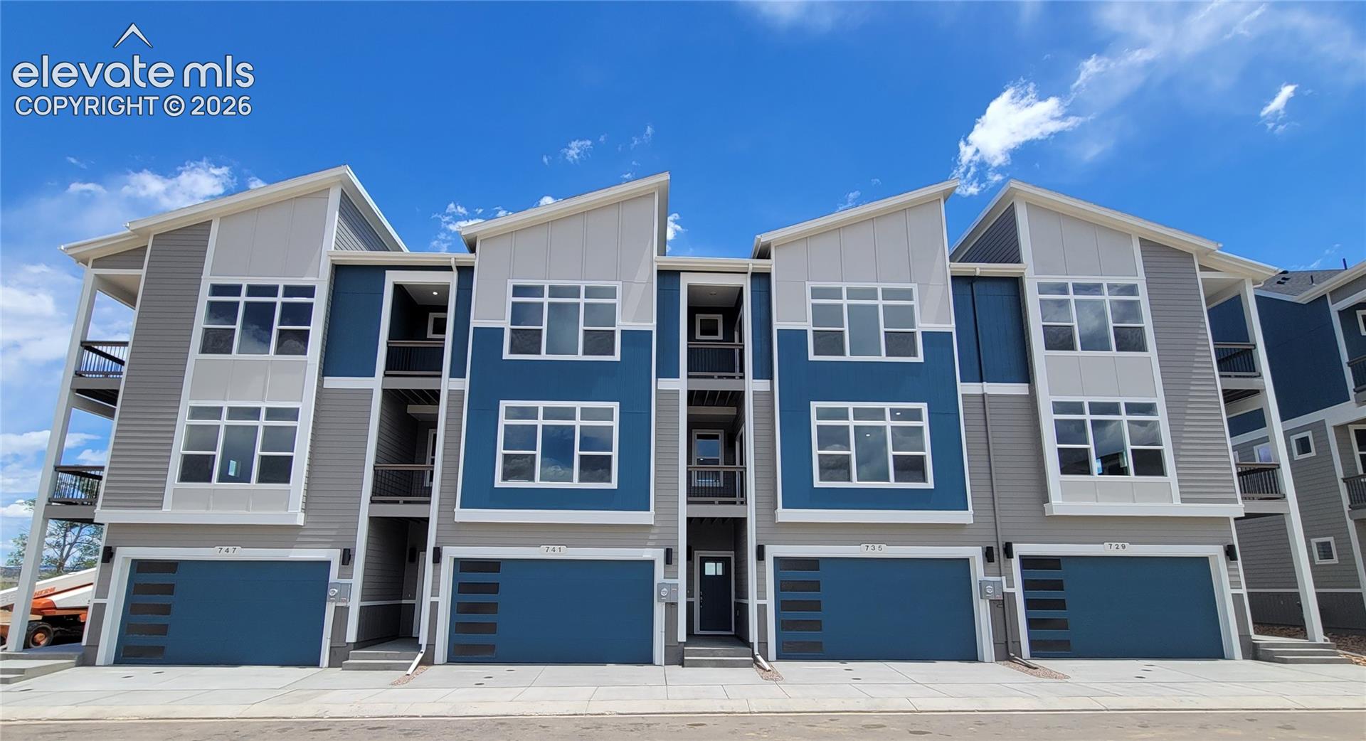 741 Belleza View — photo
