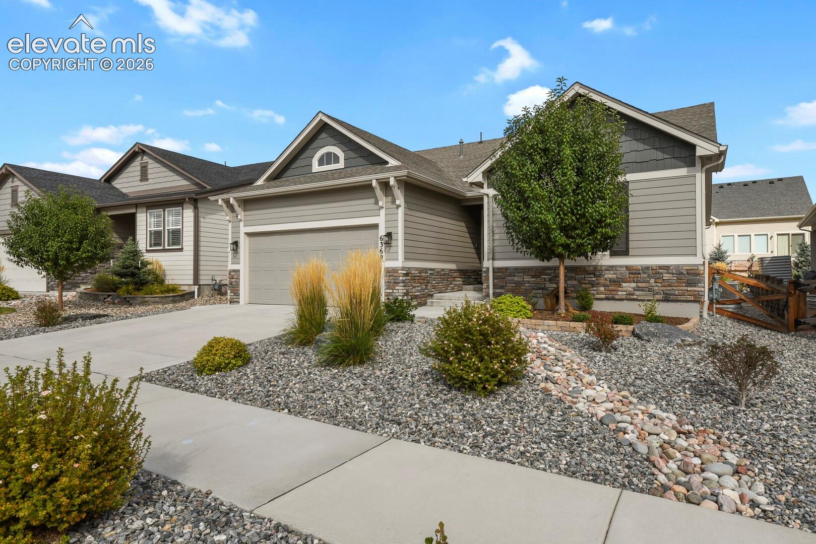 6369 Lochside View — photo