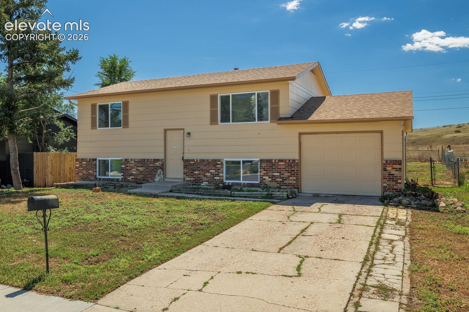 1648 Kensington Drive — photo