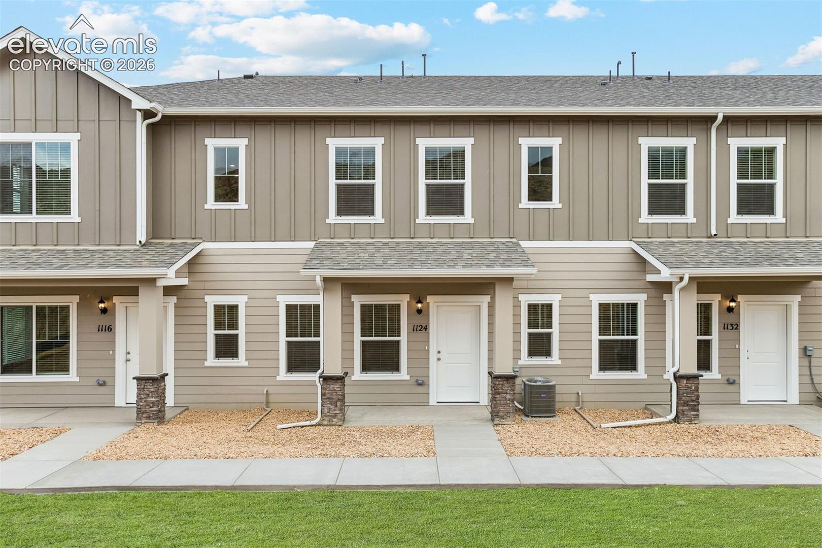 1124 Babette Heights — photo