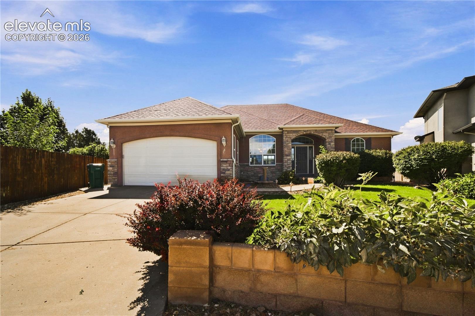 4 Hawks Point Court — photo