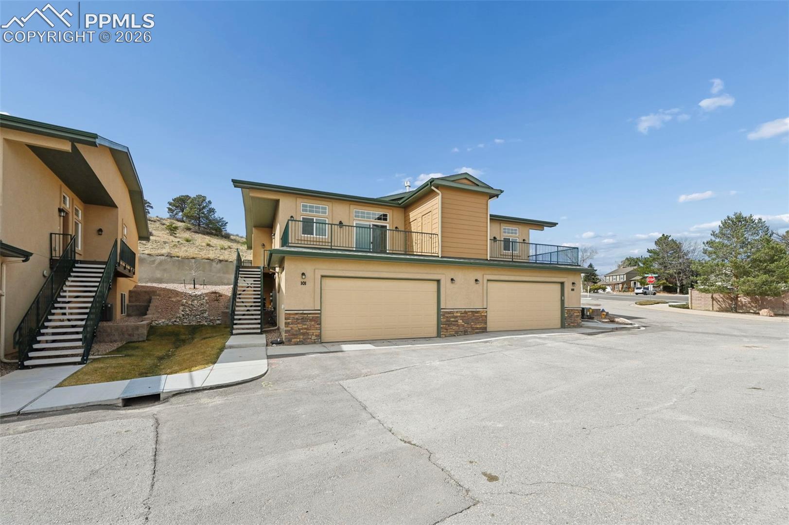 5940 Eagle Glen View 101 — photo