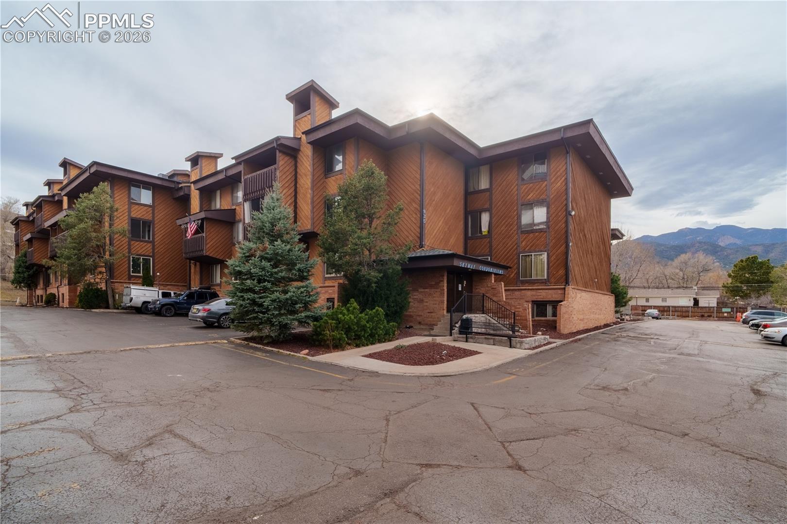 935 Saturn Drive 215 — photo