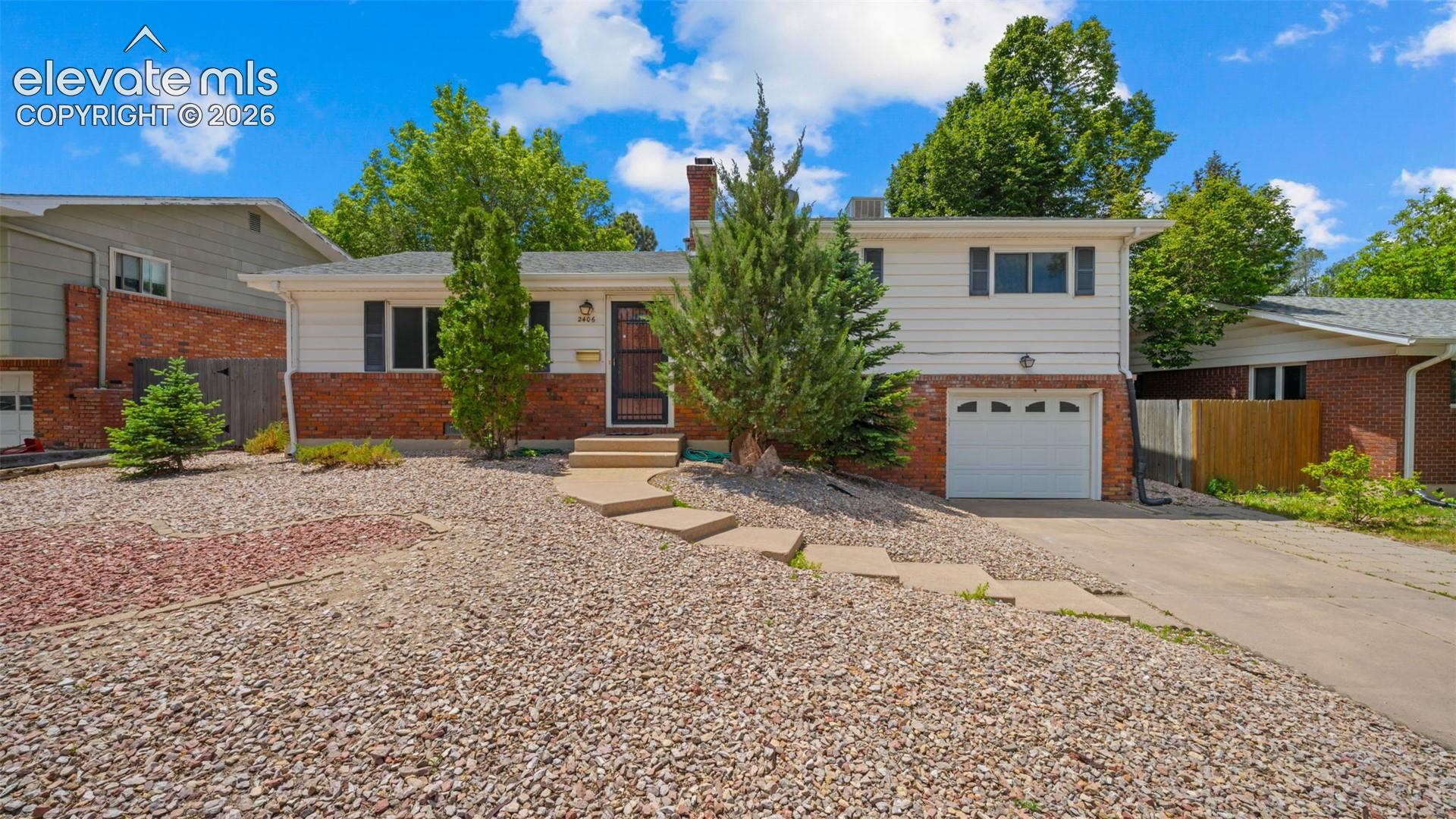 2406 N Circle Drive — photo