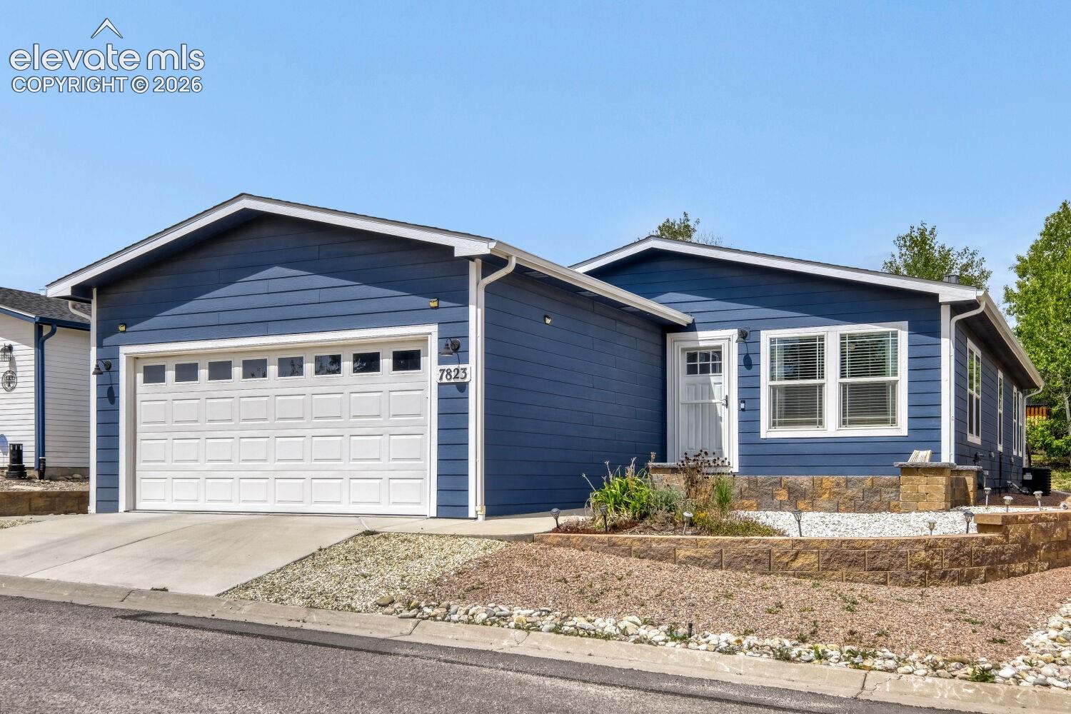 7823 Grizzly Bear Point — photo
