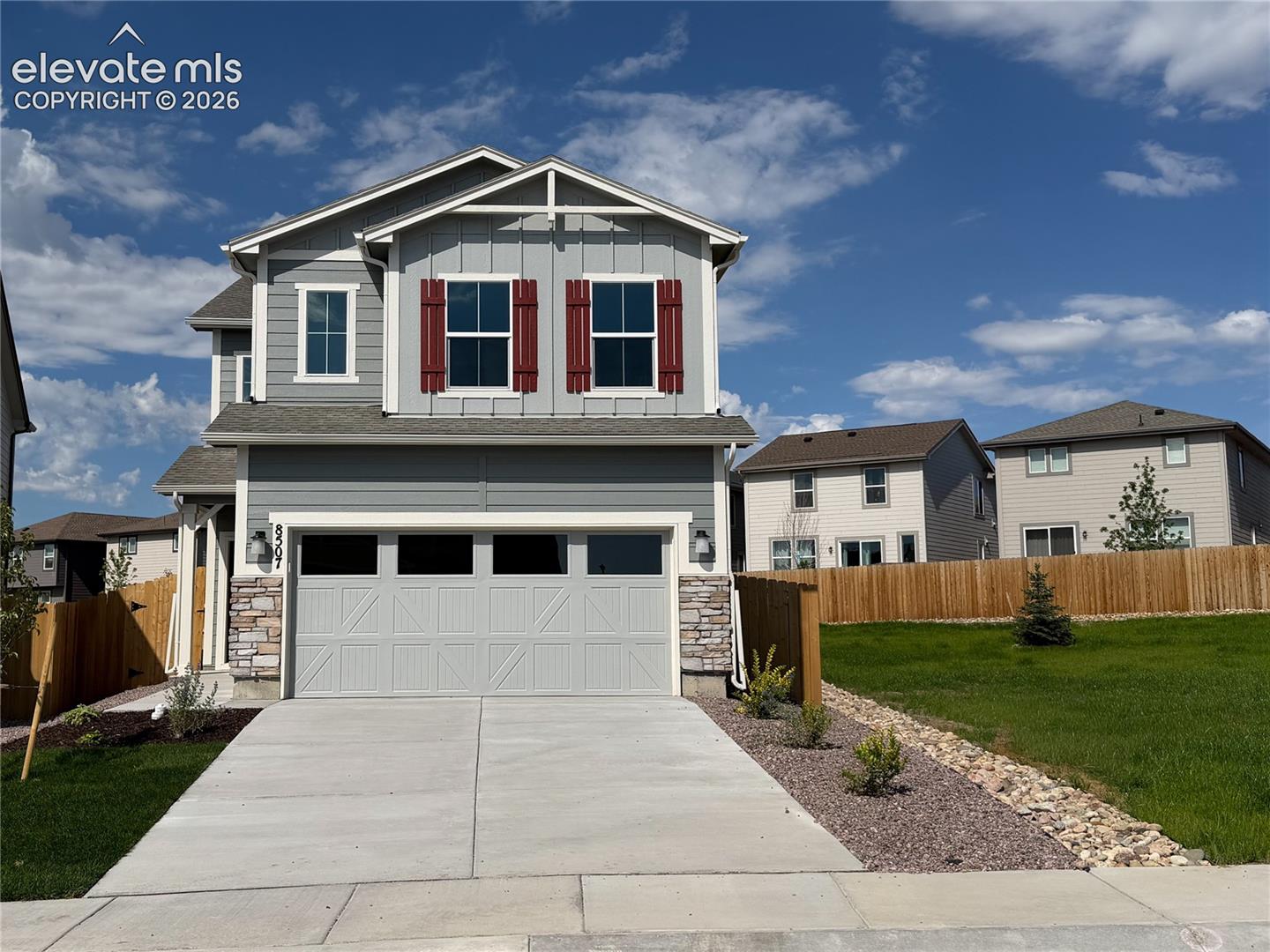8507 Blue Feather Loop — photo