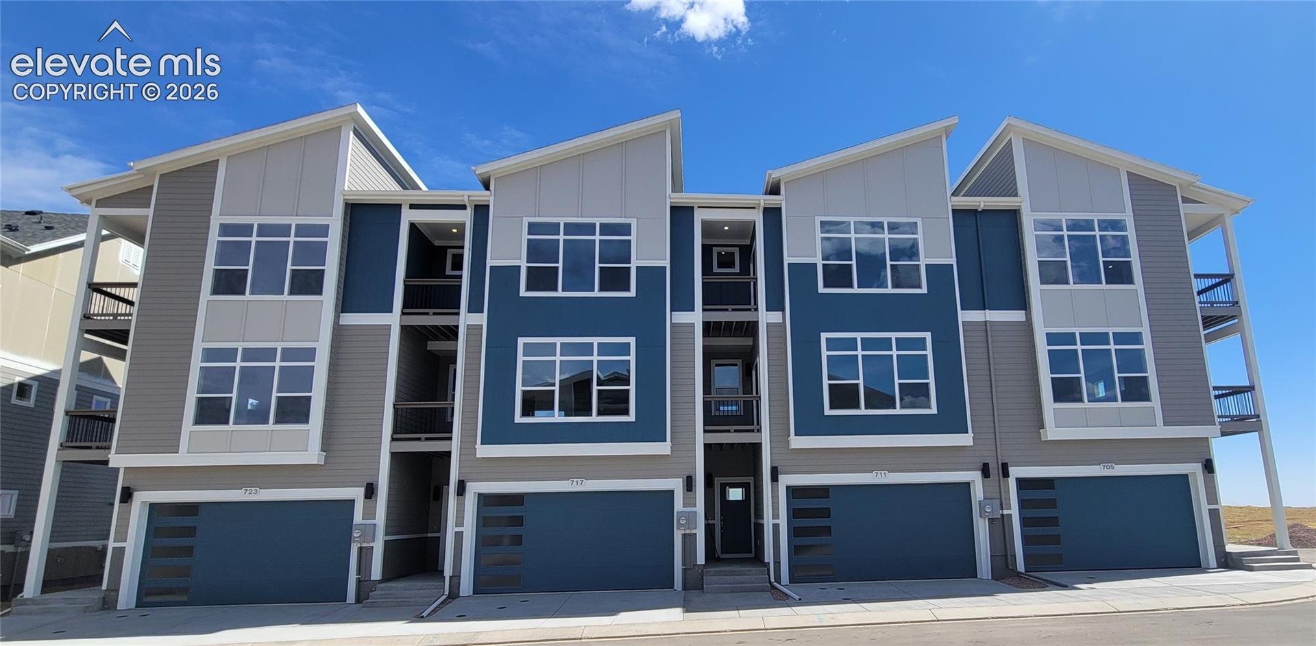 723 Belleza View — photo