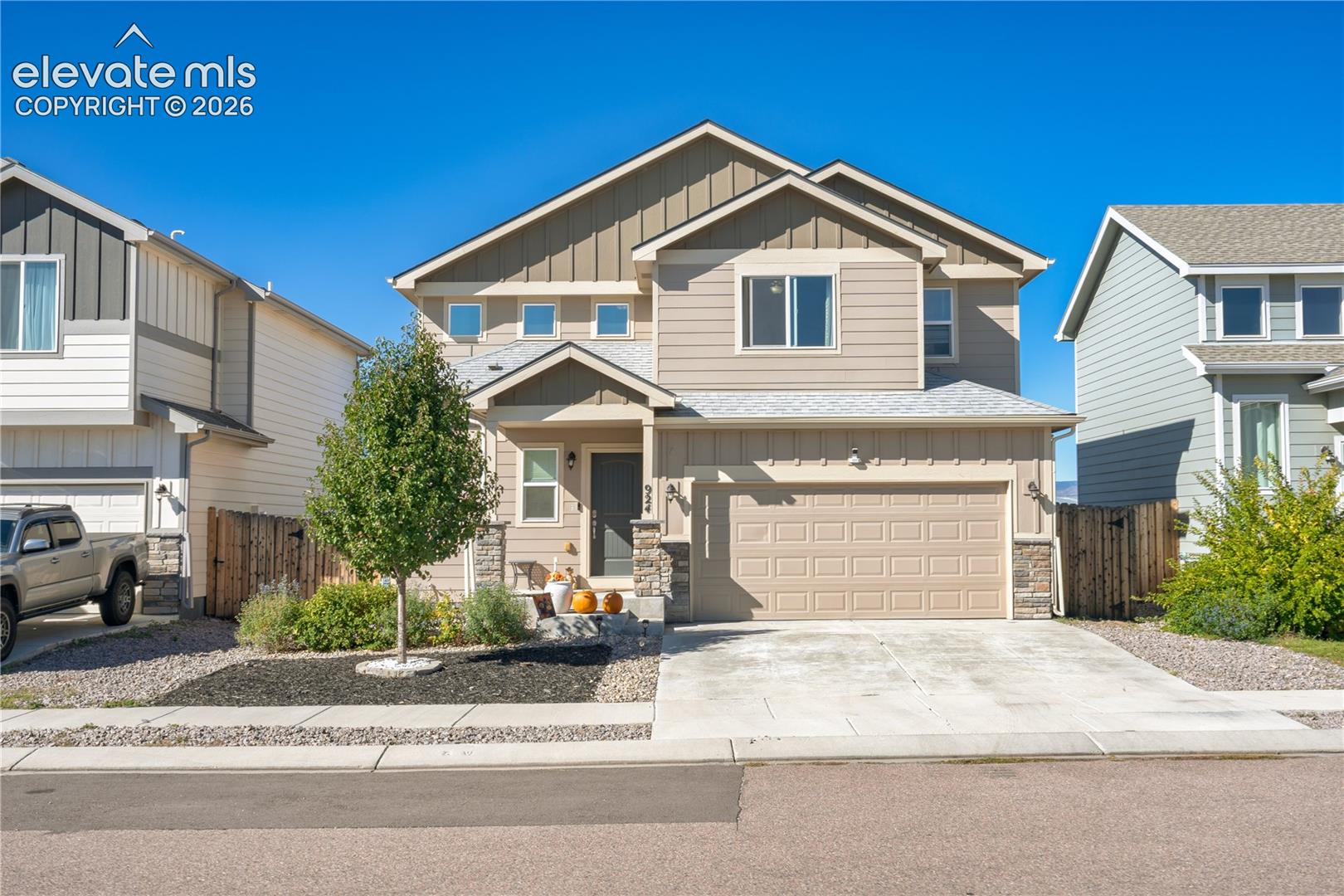 924 Bidwell Drive — photo