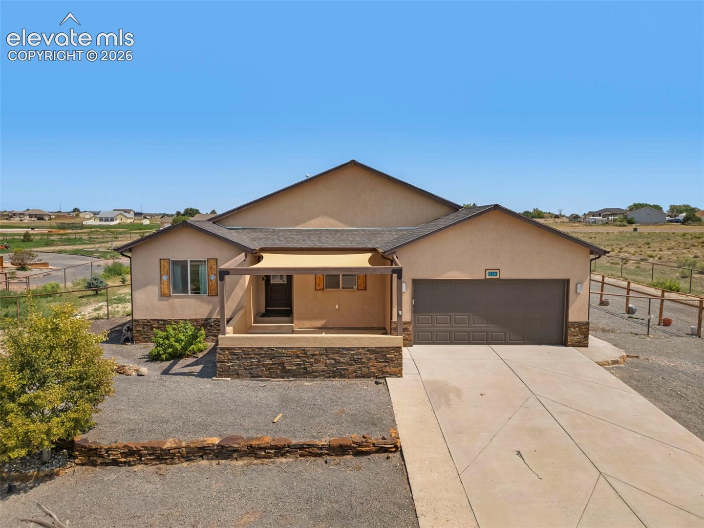 1073 W Mescalero Drive — photo