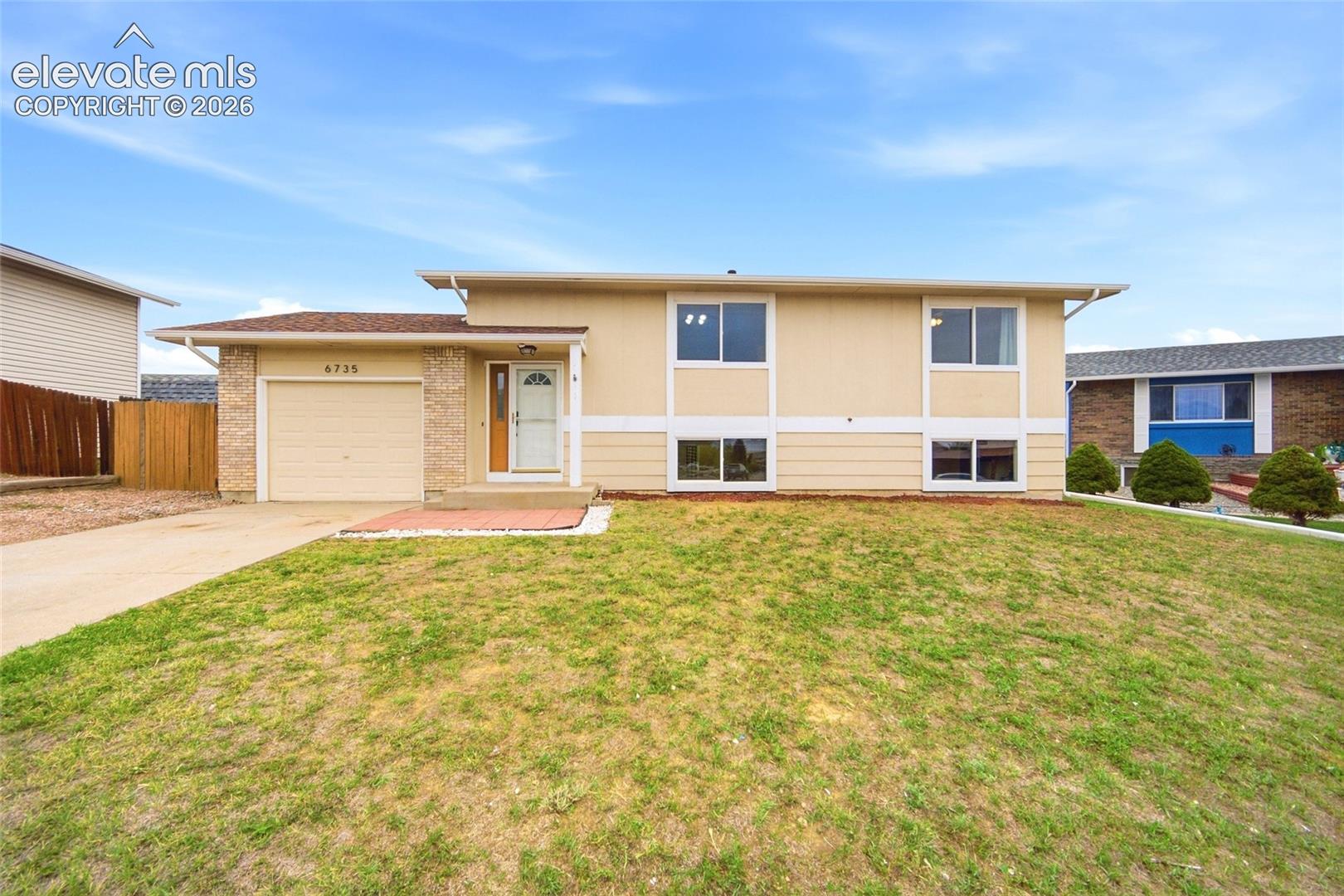 6735 Blue River Way — photo