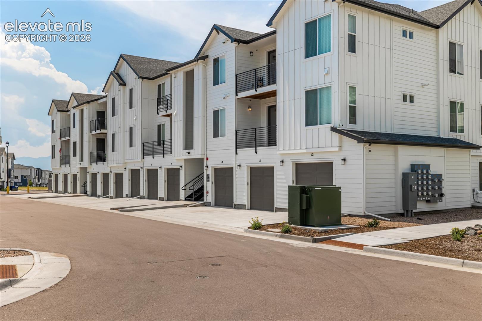 2252 Arikaree Heights 202 — photo