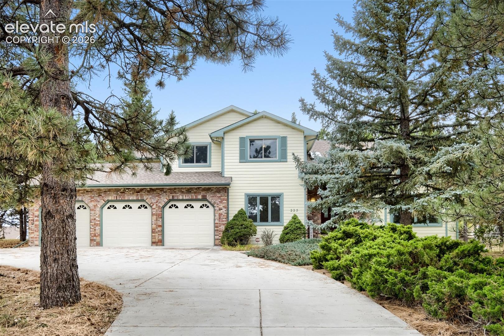 225 Sugarbush Drive — photo