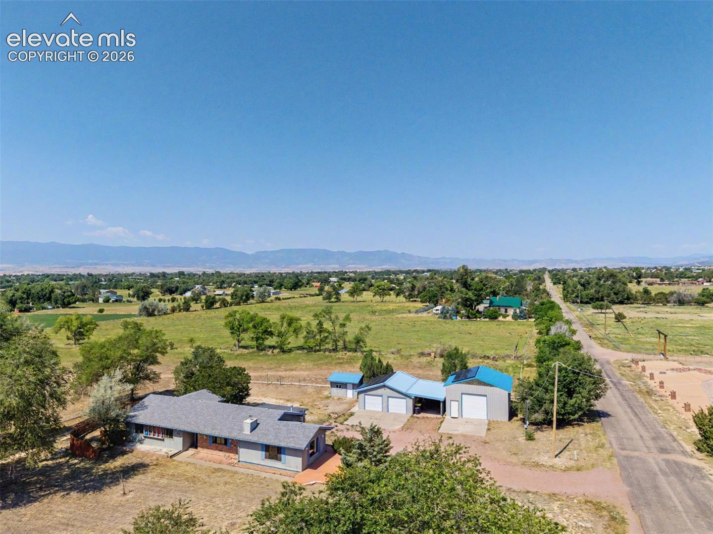 1335 Apple Lane — photo