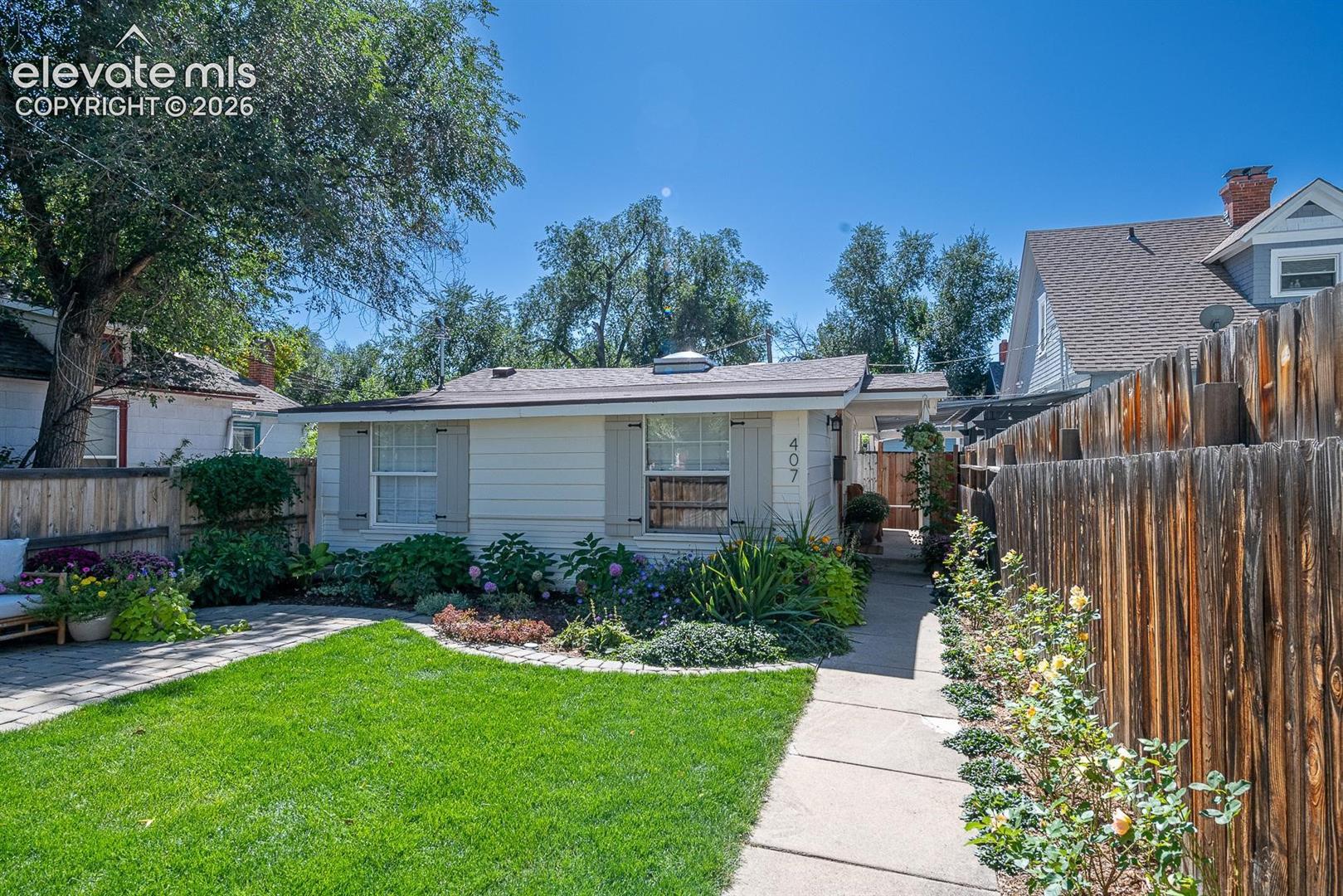 407 E San Rafael Street — photo