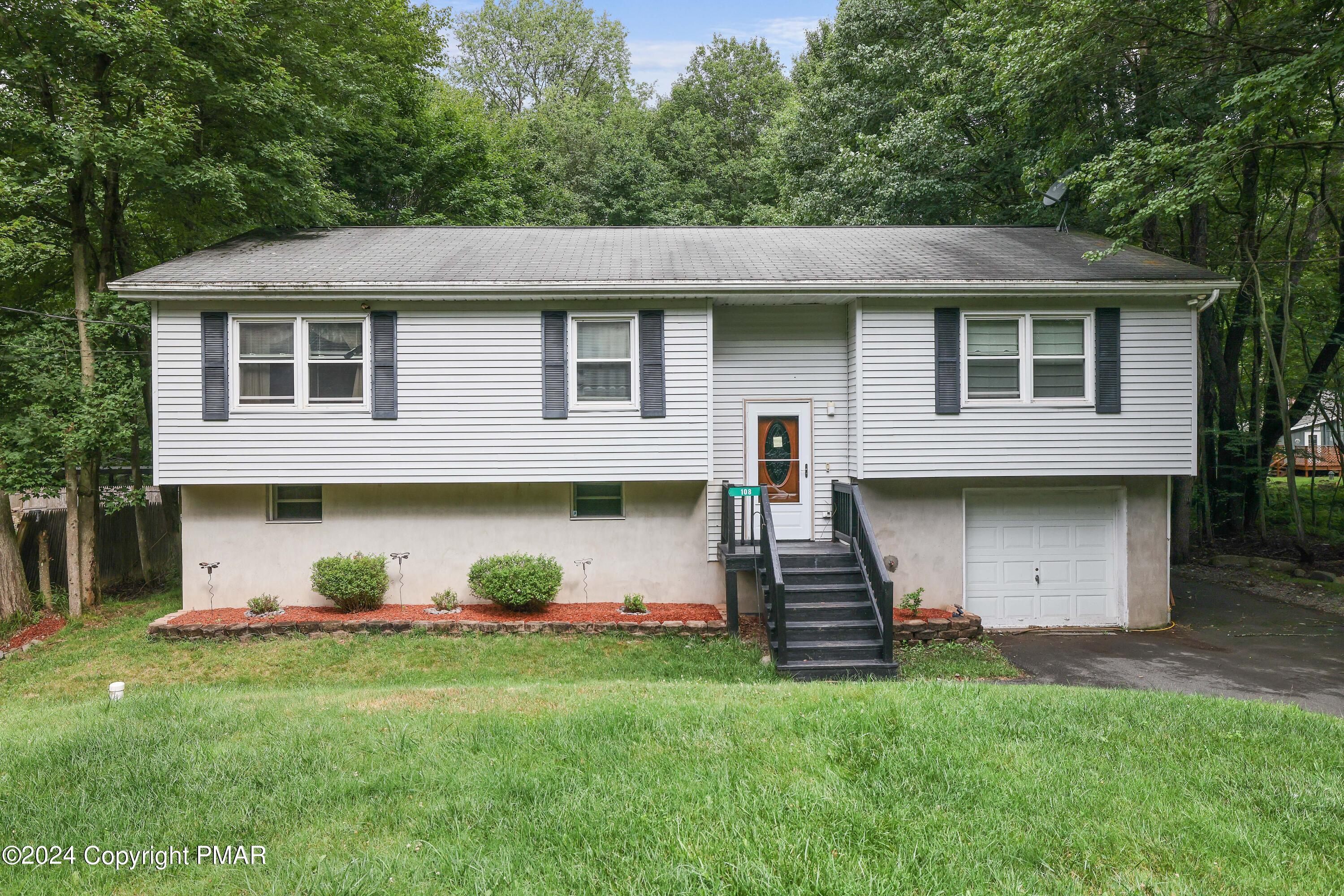108 Moccasin Trail — photo