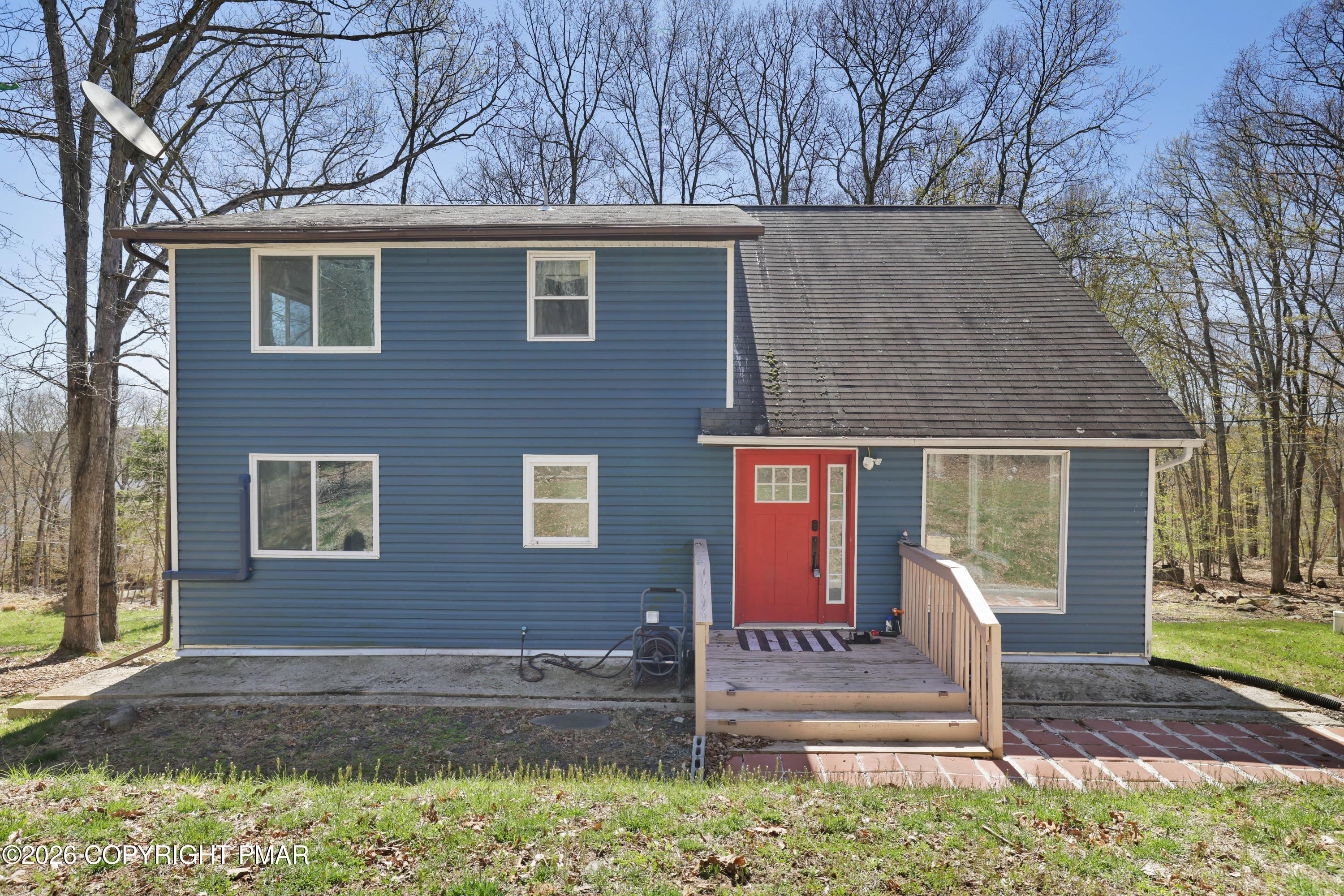 910 Venue Road E — photo