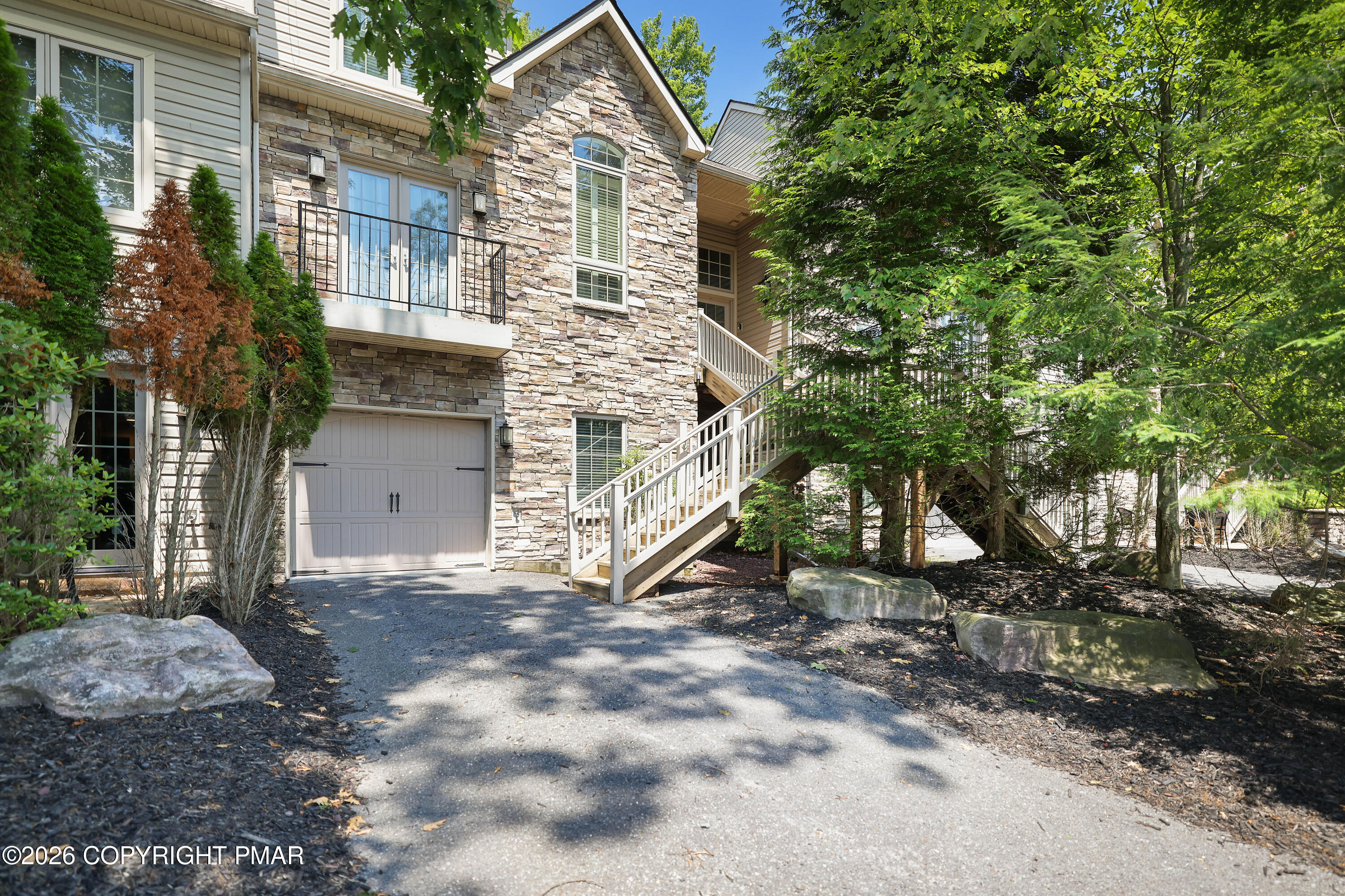 9 Wildbriar Court — photo