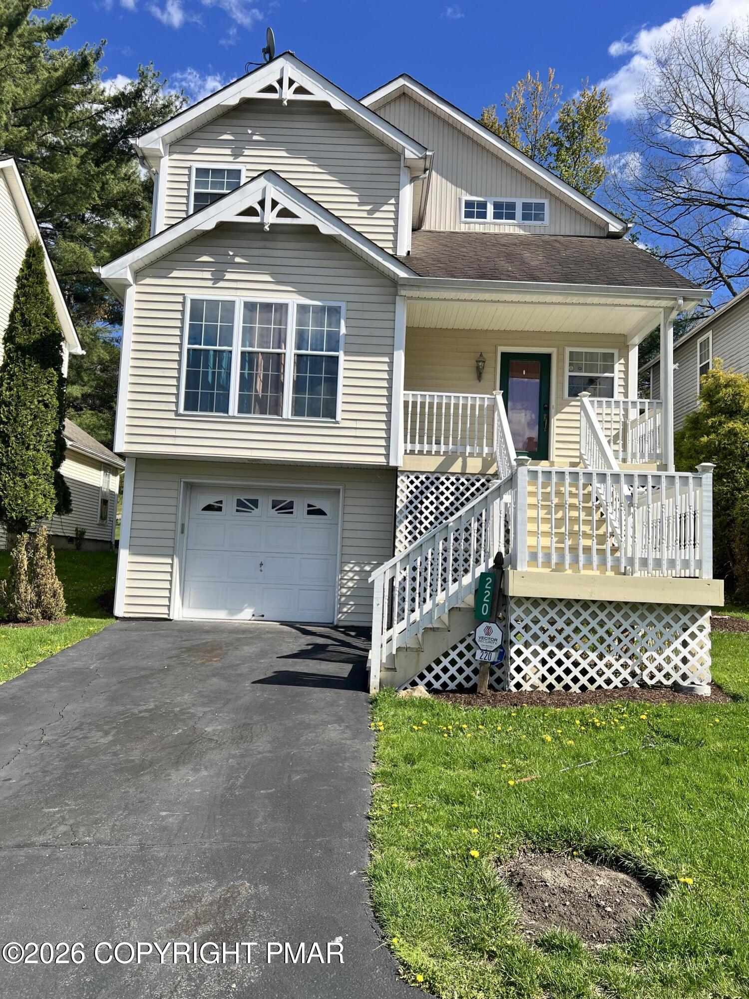 220 Hawthorne Village Court — photo