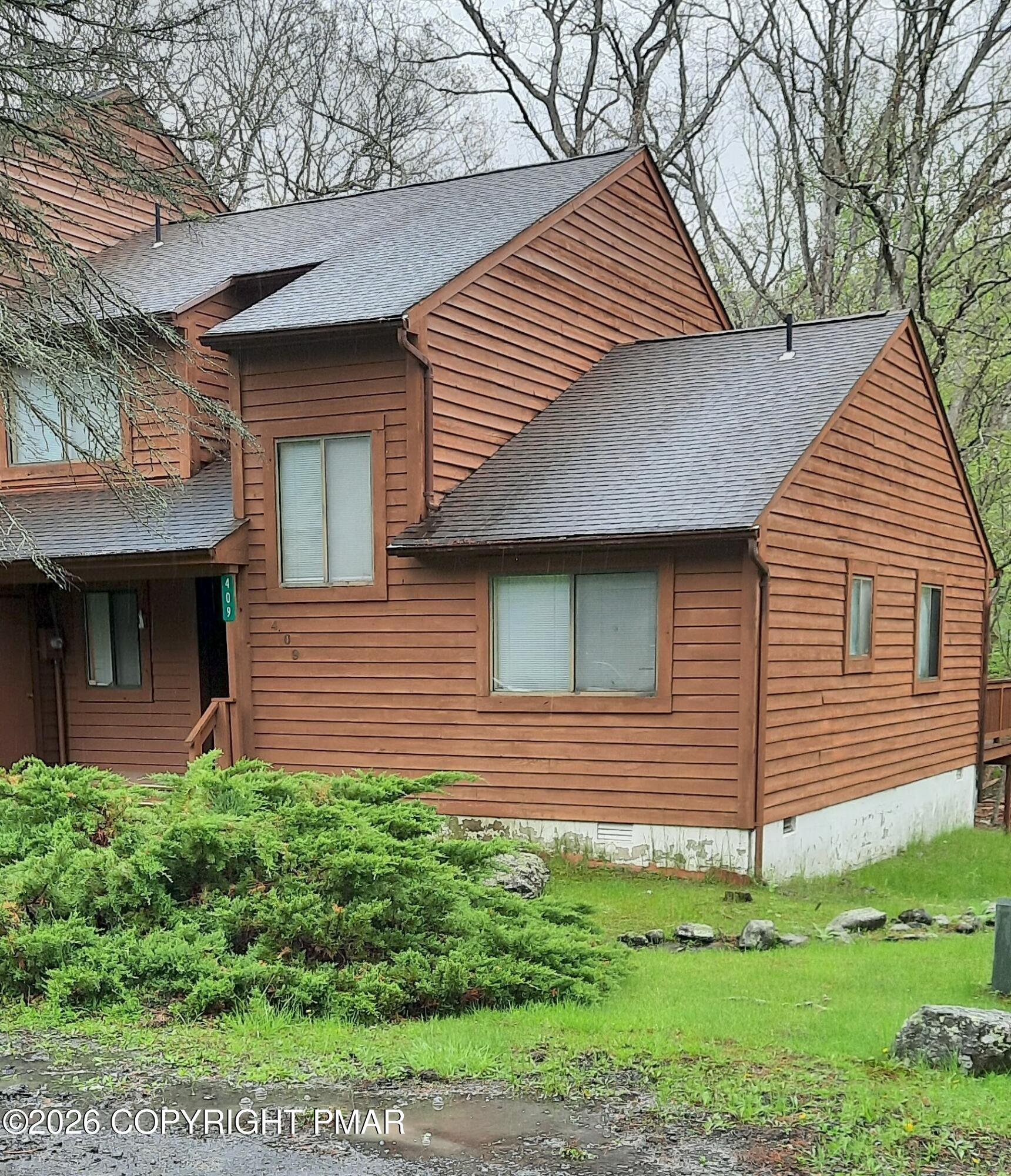 409 Tudor Court — photo