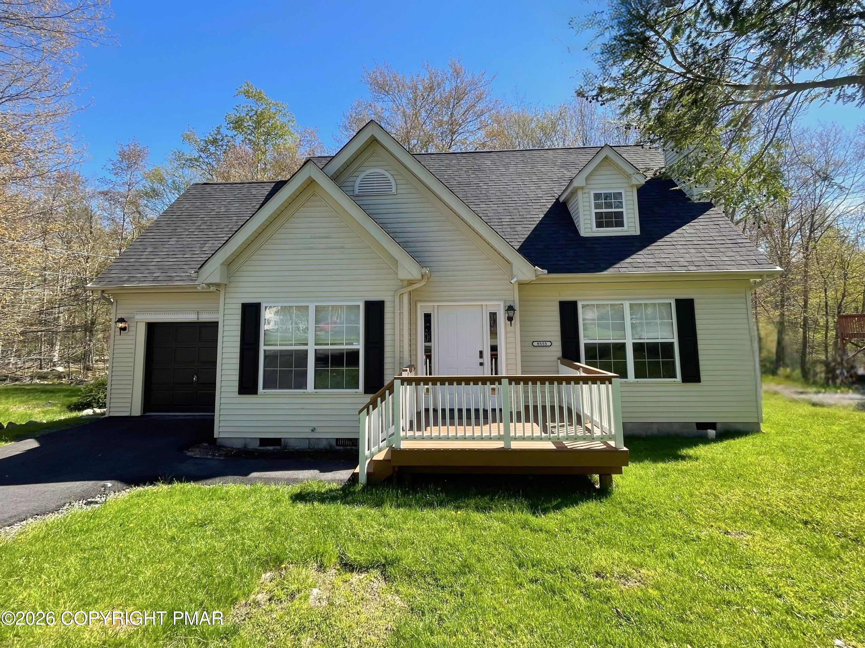 8555 Bumble Bee Way — photo