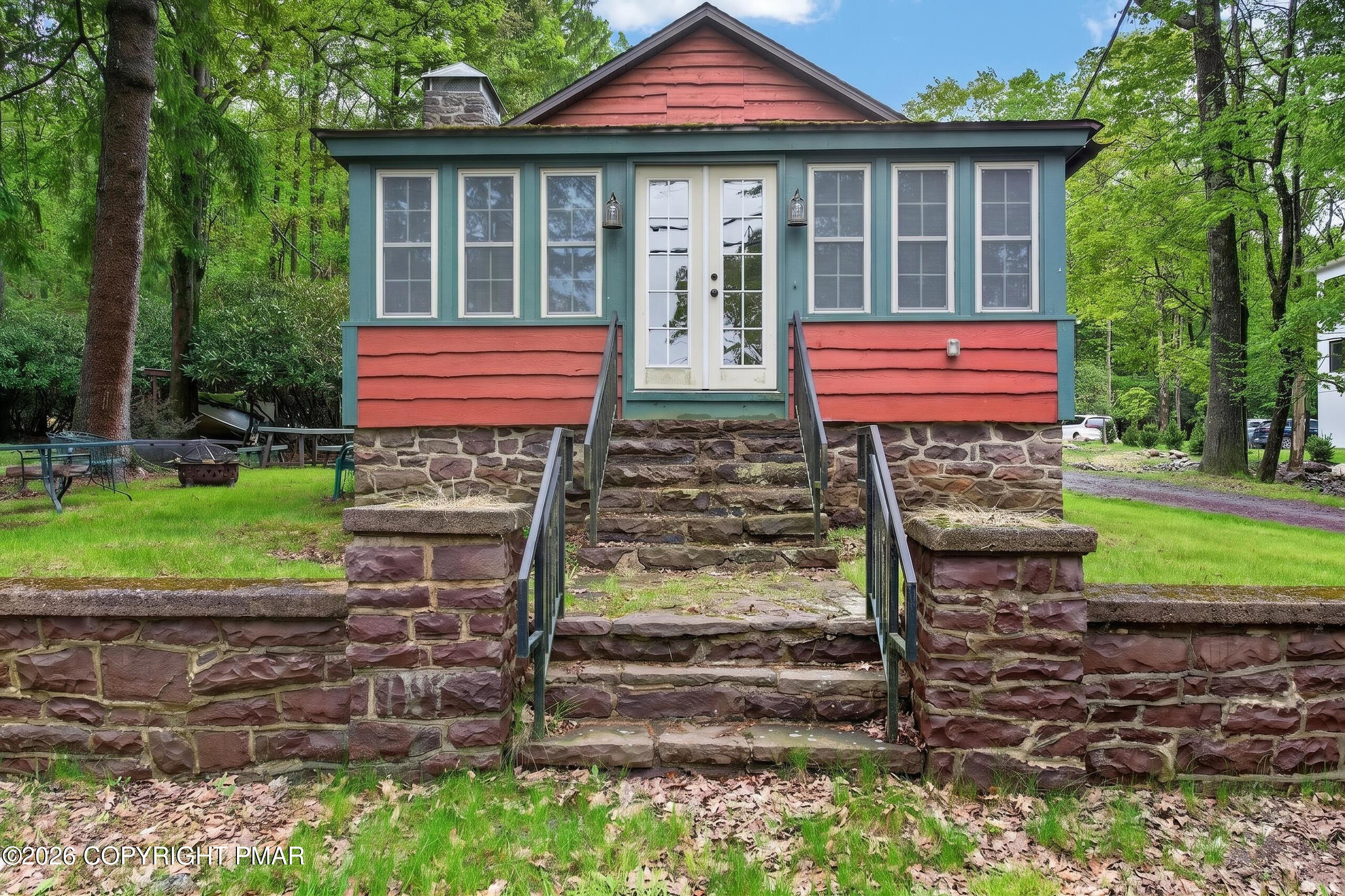 121 S Lake Drive — photo