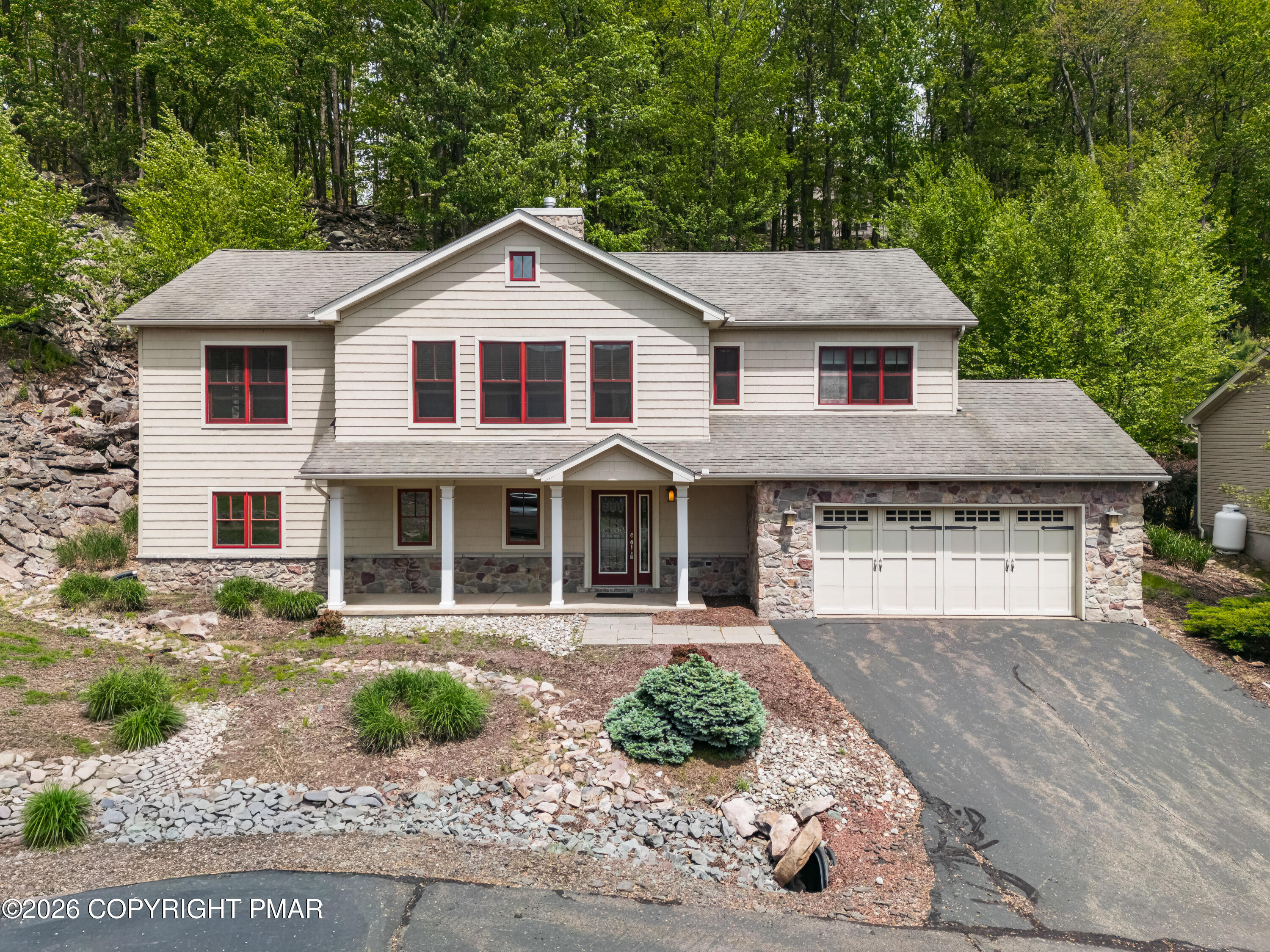 54 Bluestone Court — photo