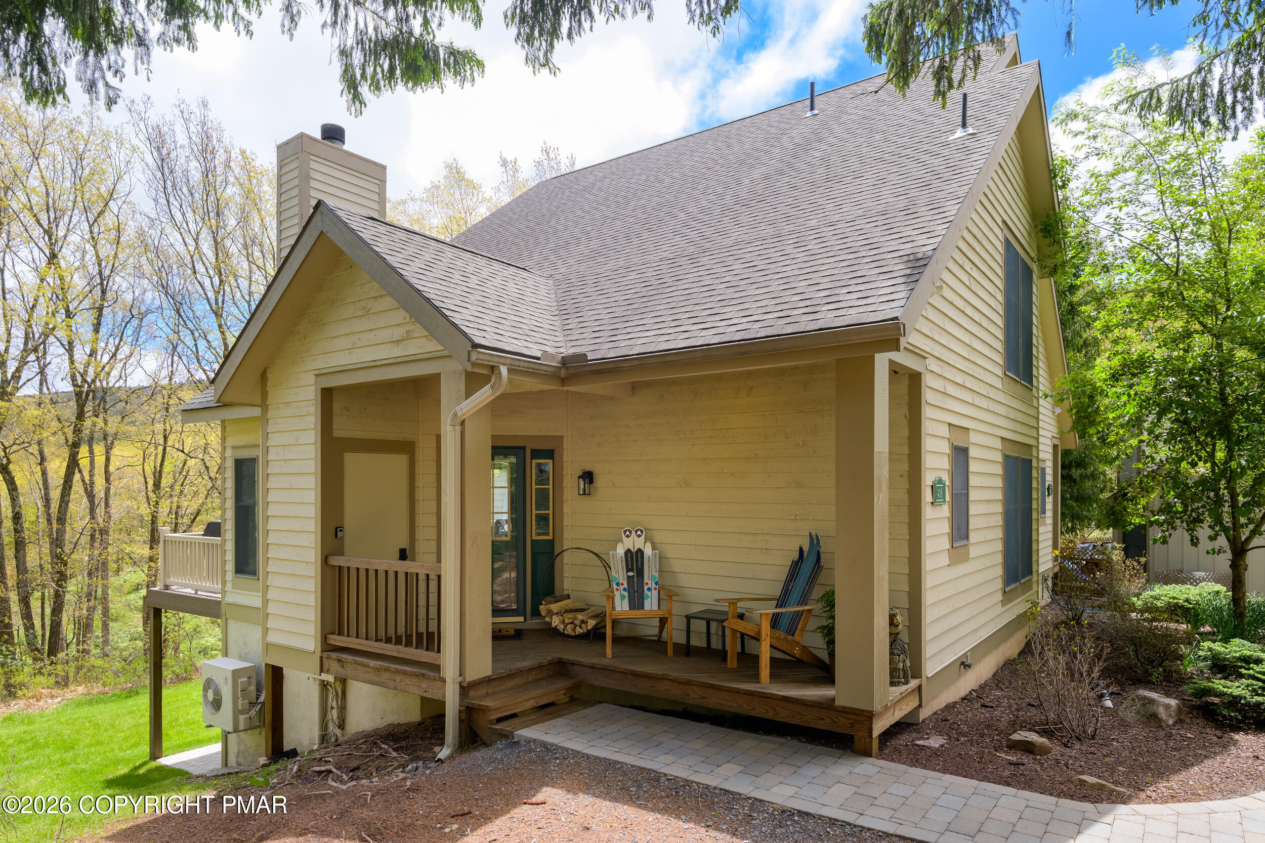 416 Hickory Drive — photo