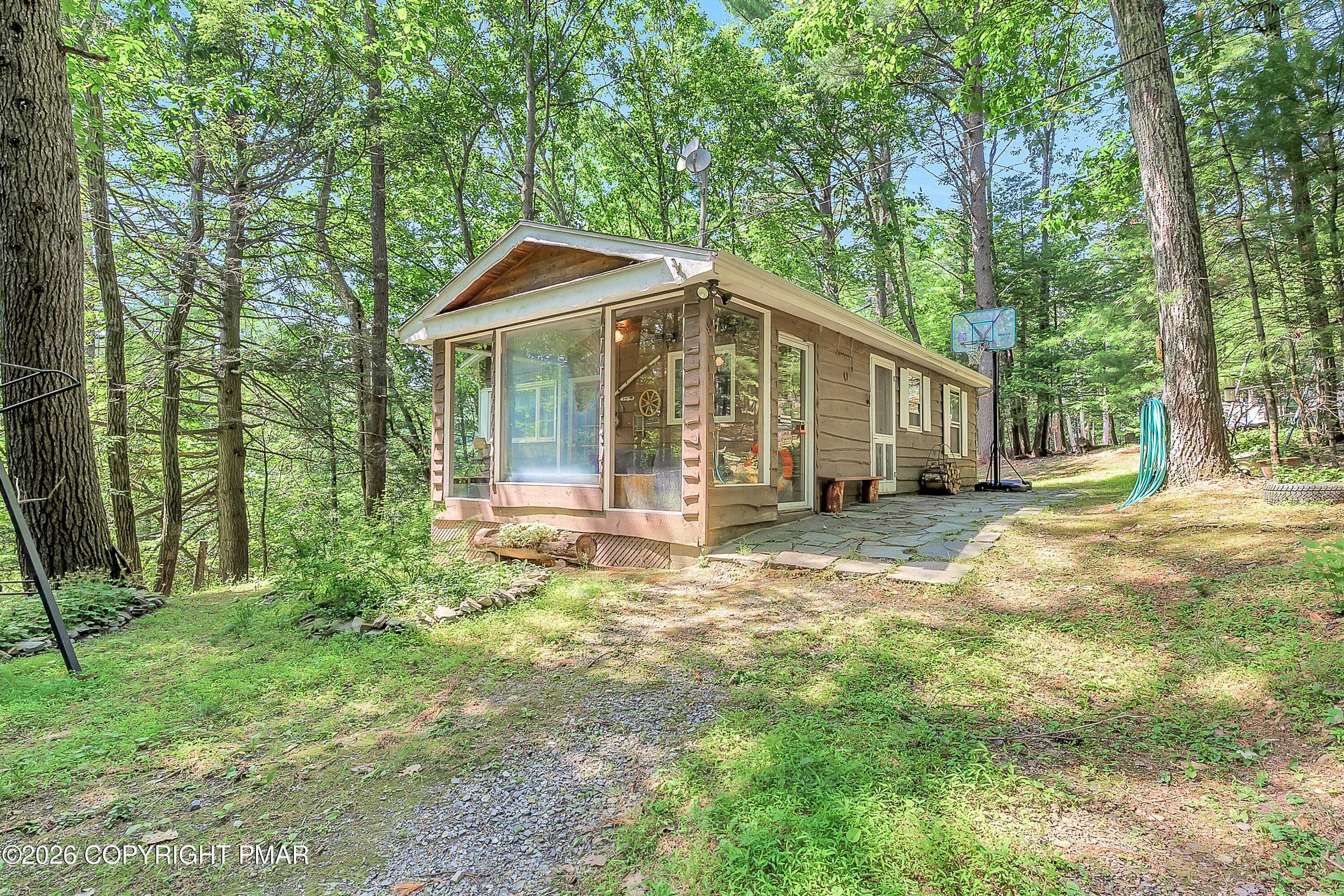 2221 Fernway Drive — photo
