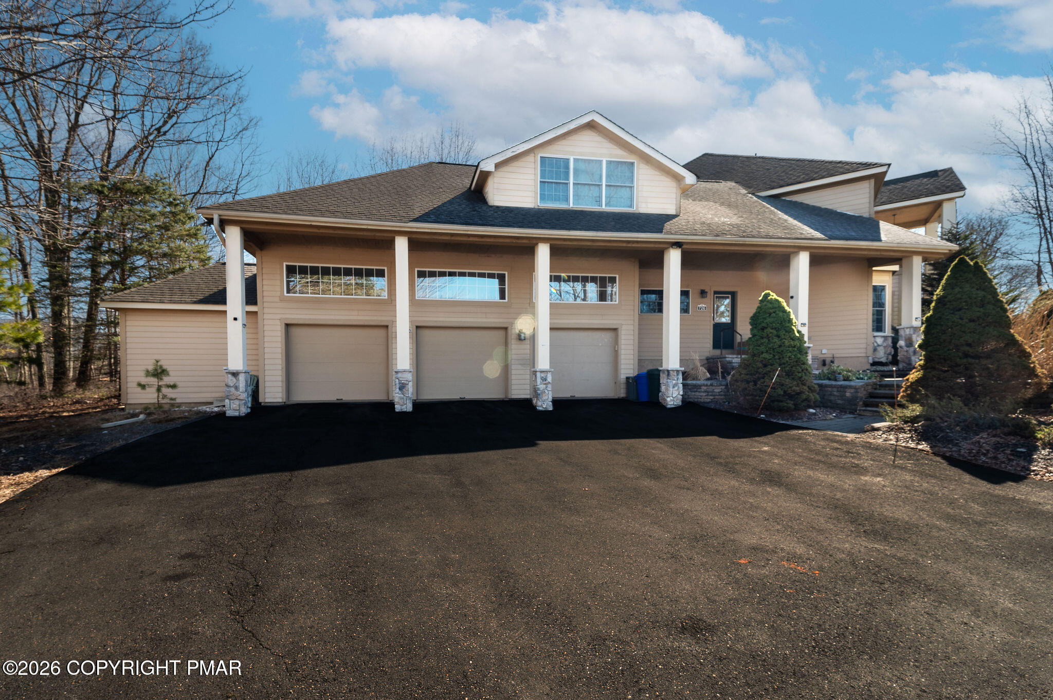 726 Pinecrest Drive — photo
