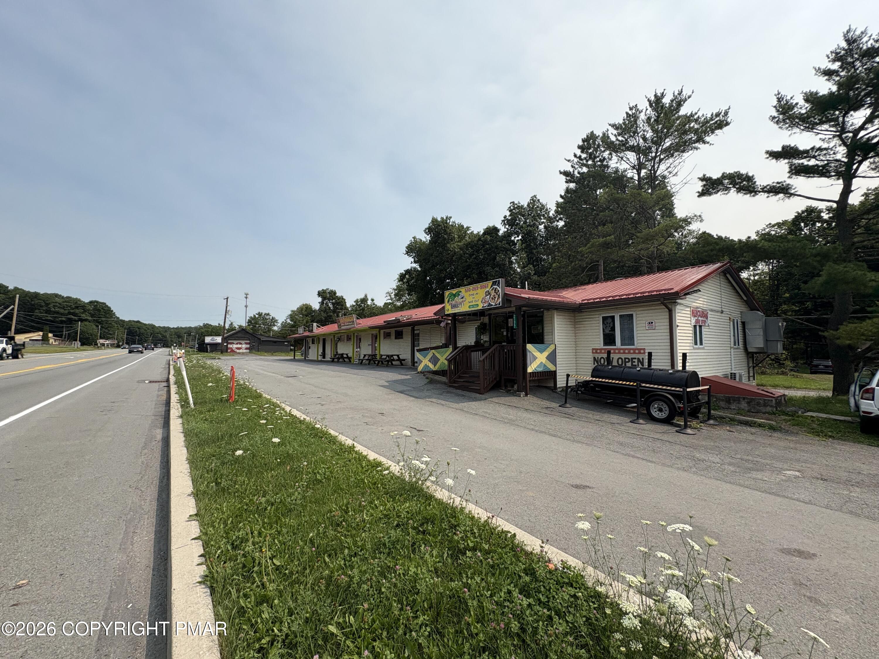 2185 Route 611 100 — photo
