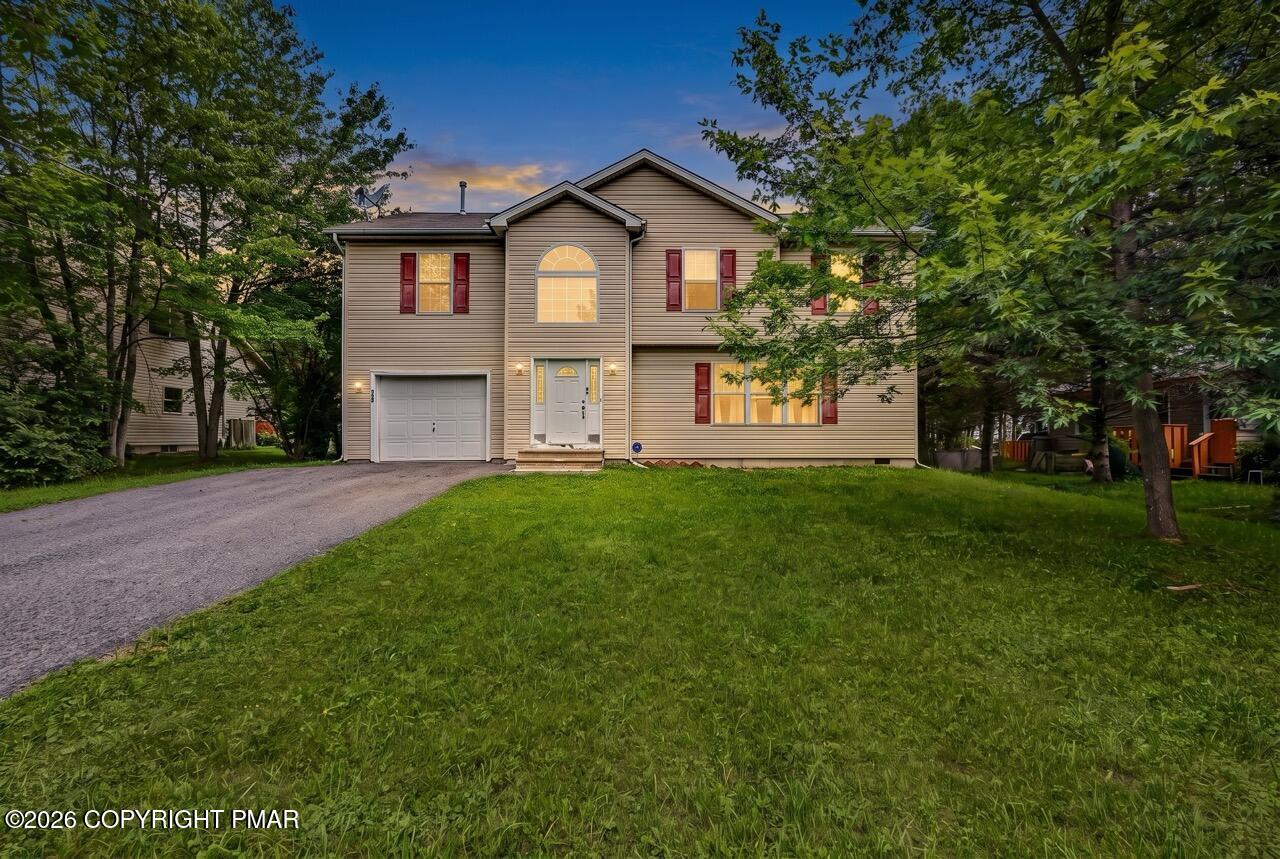 138 Fergus Way — photo