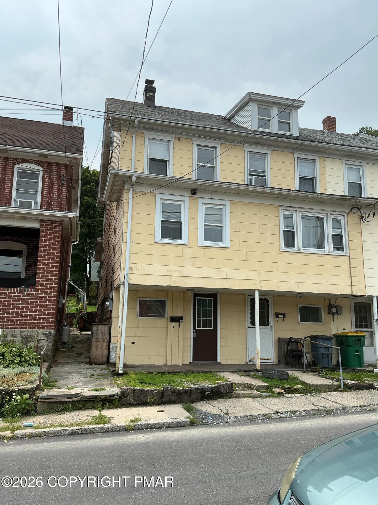 135 W Ridge Street — photo