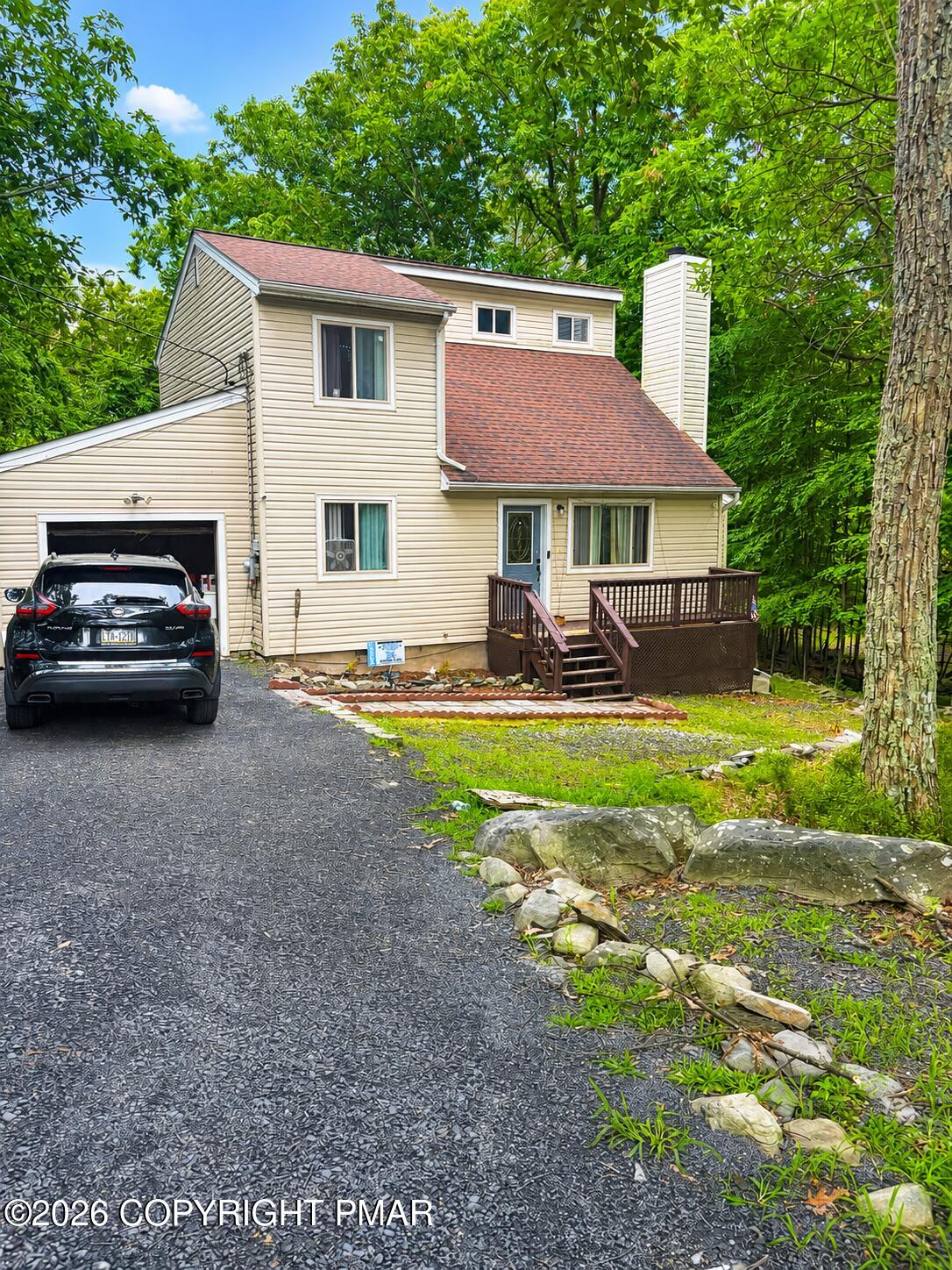 2133 Mallard Court — photo