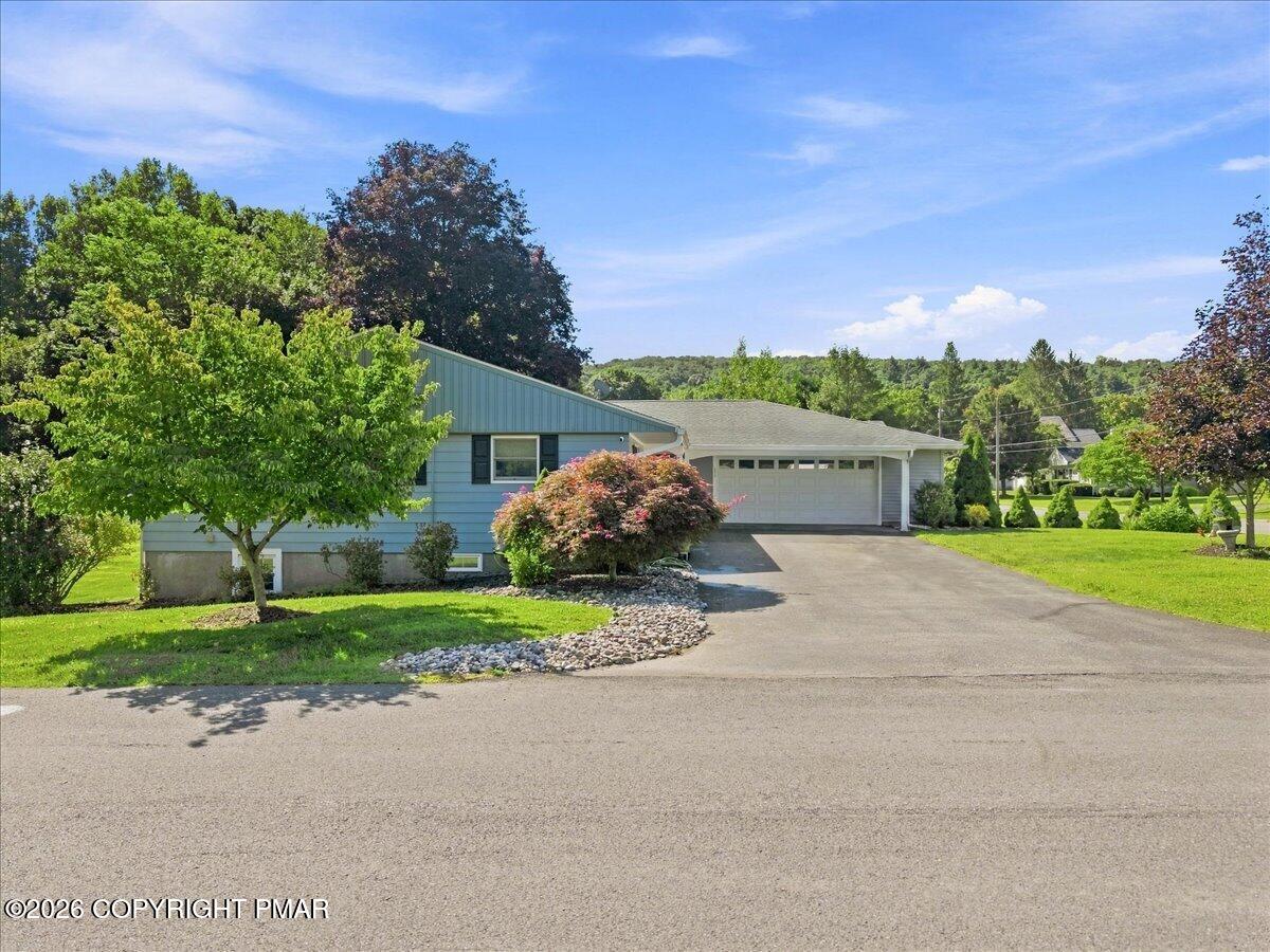 200 Huston Avenue — photo