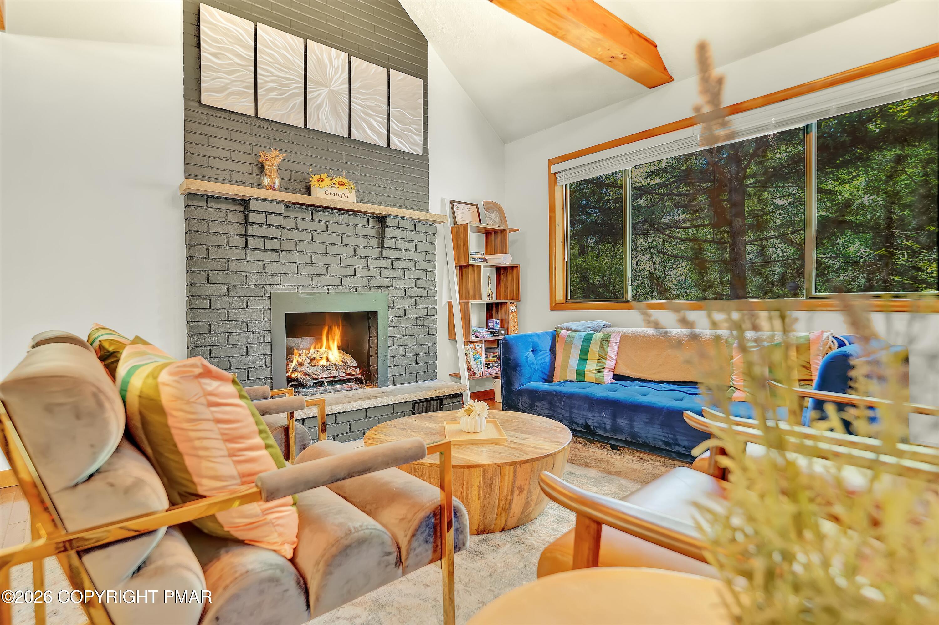 415 Minsi Trail W — photo