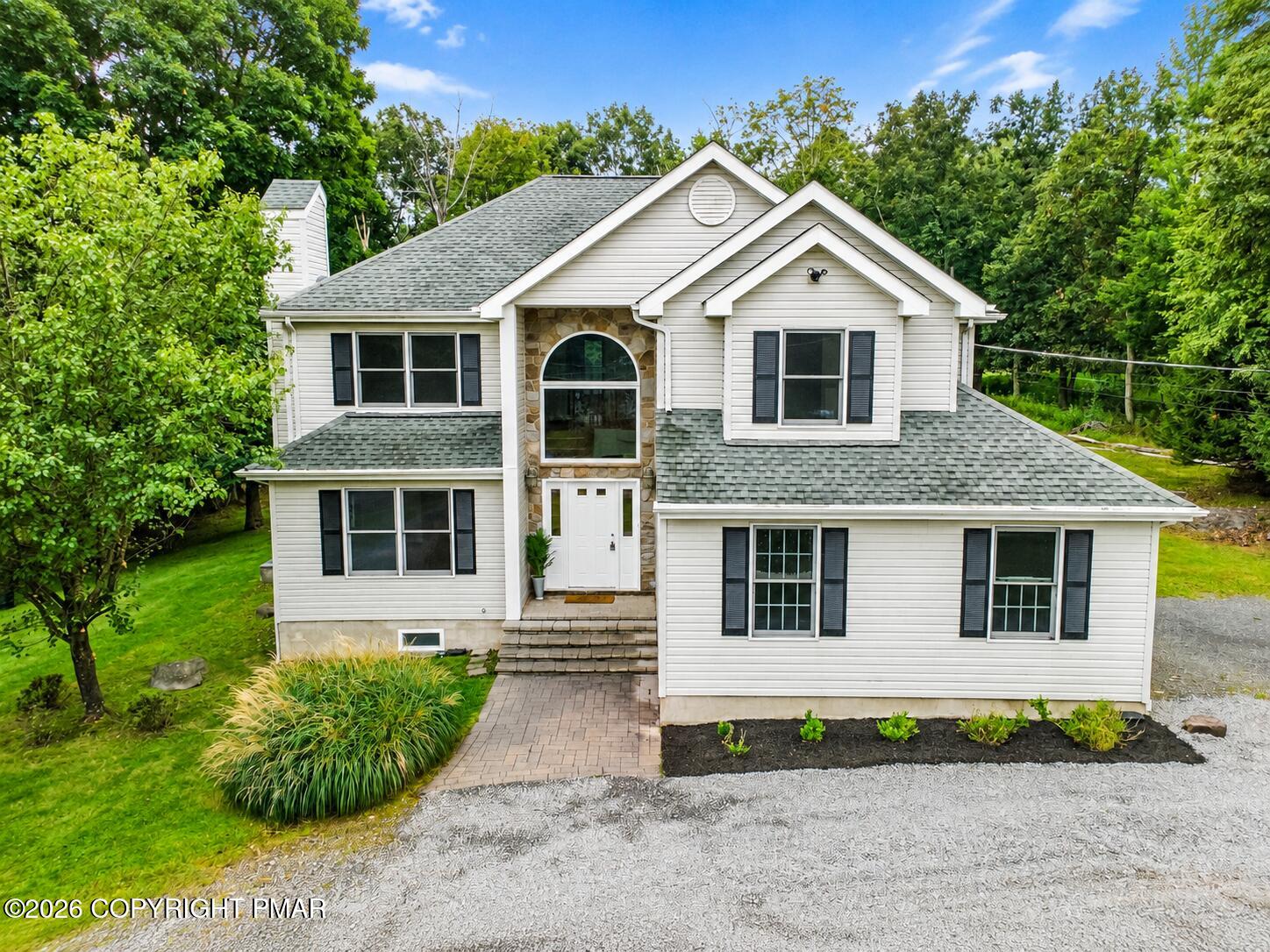 902 Thornberry Court — photo
