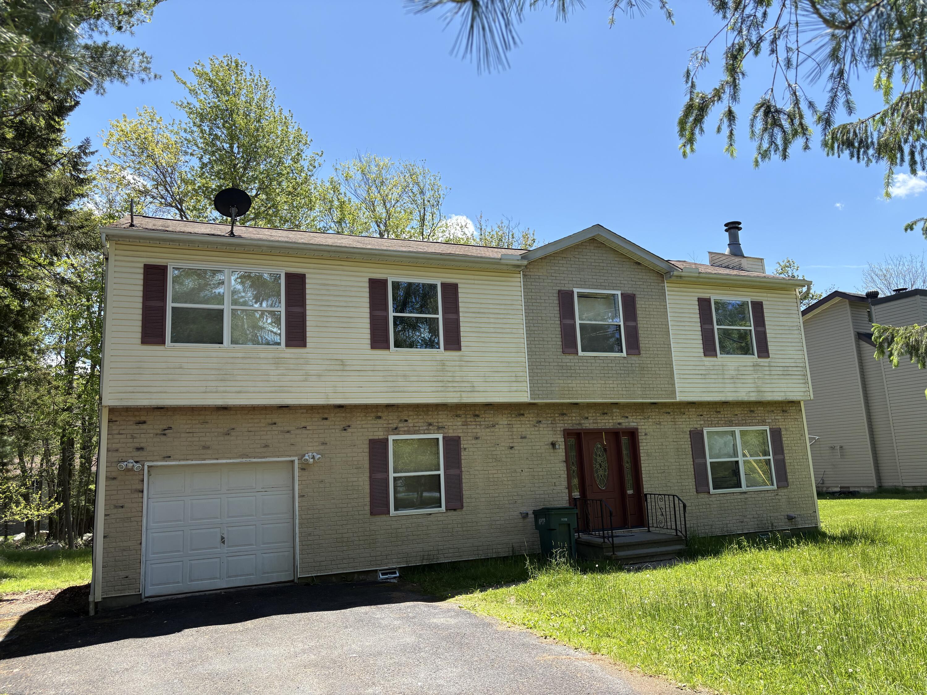 5011 Woodside Drive — photo