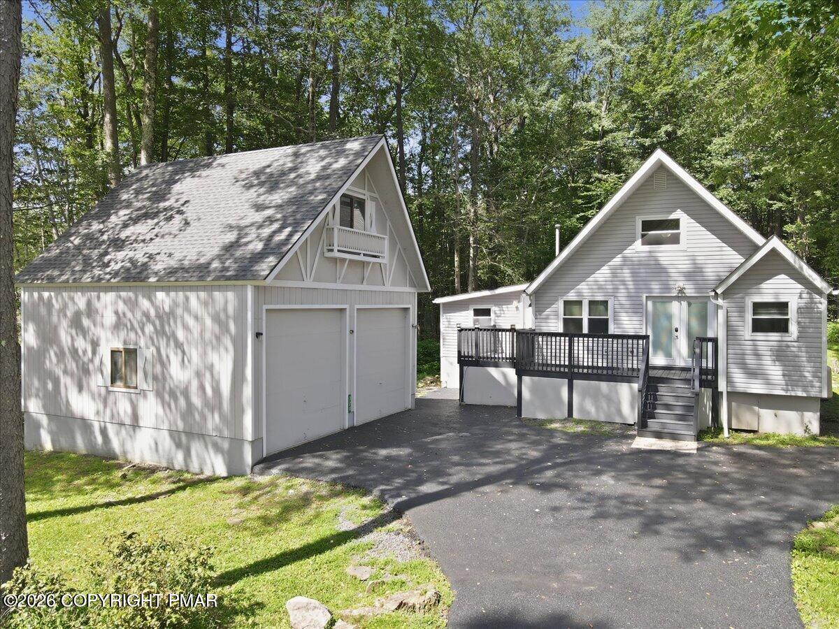 320 Lamont Way — photo
