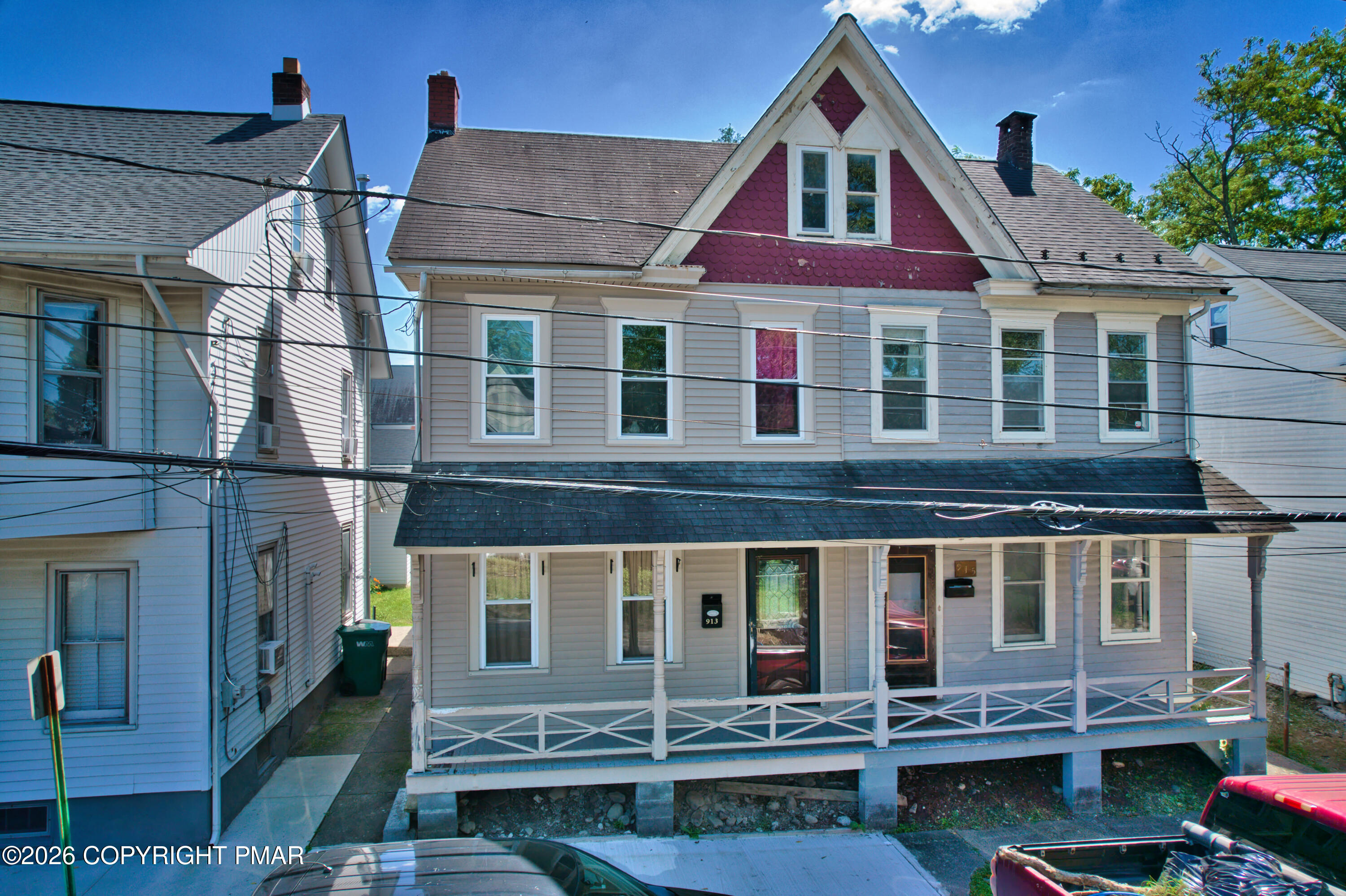 913 Sarah Street — photo