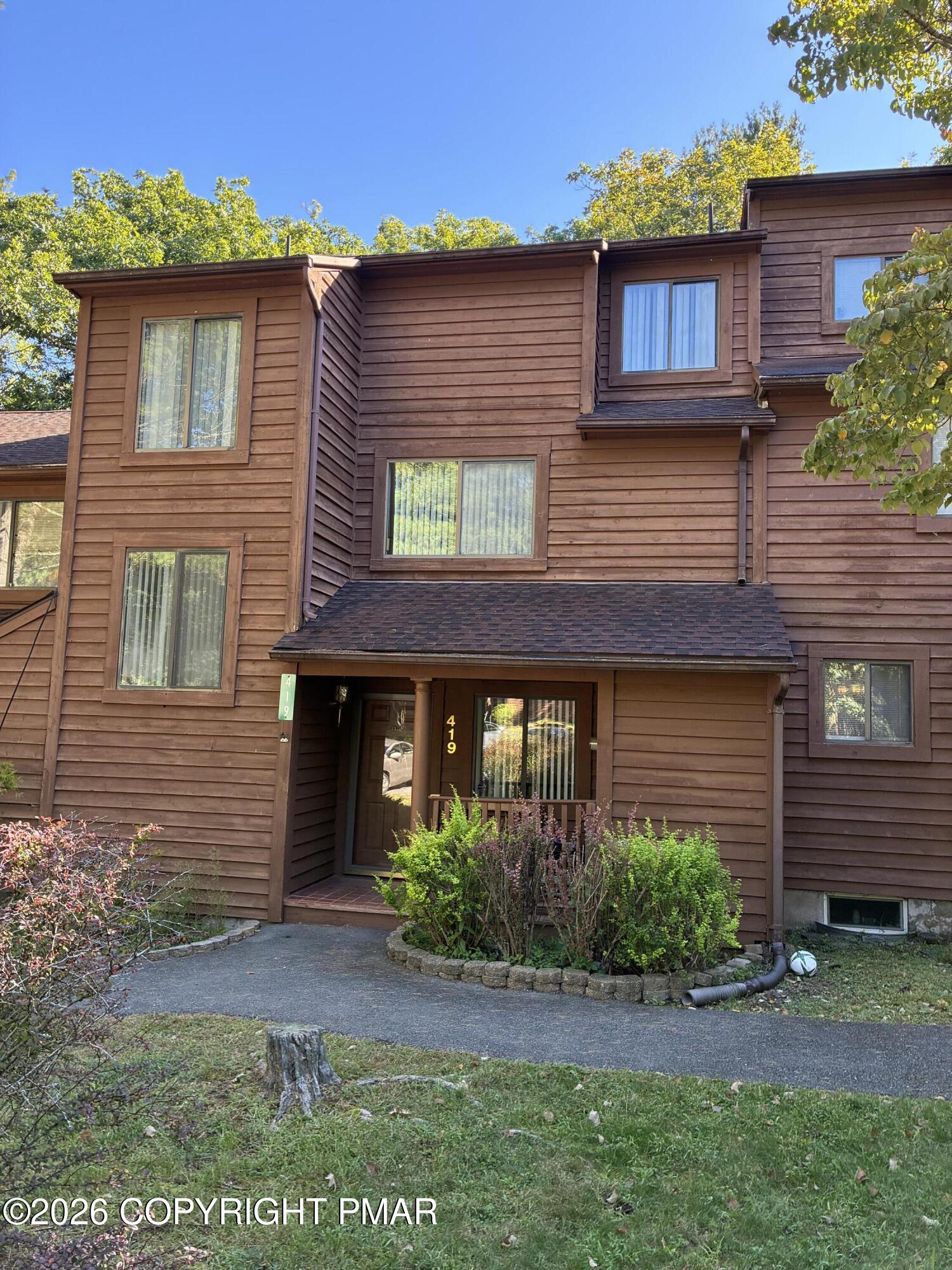 419 Tudor Court — photo