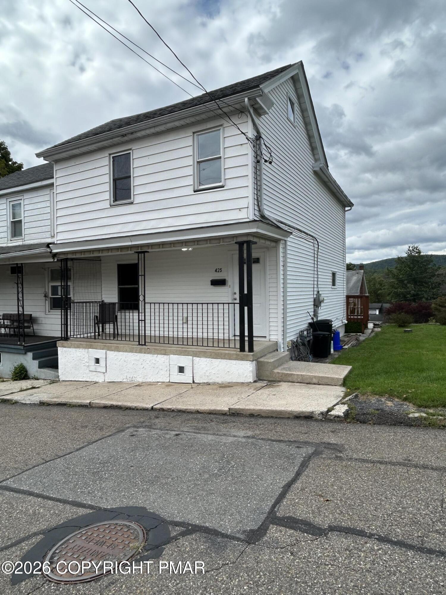 425 Oak Street — photo