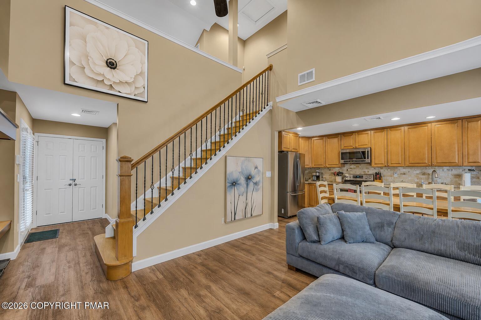 12 Beachwood Court — photo