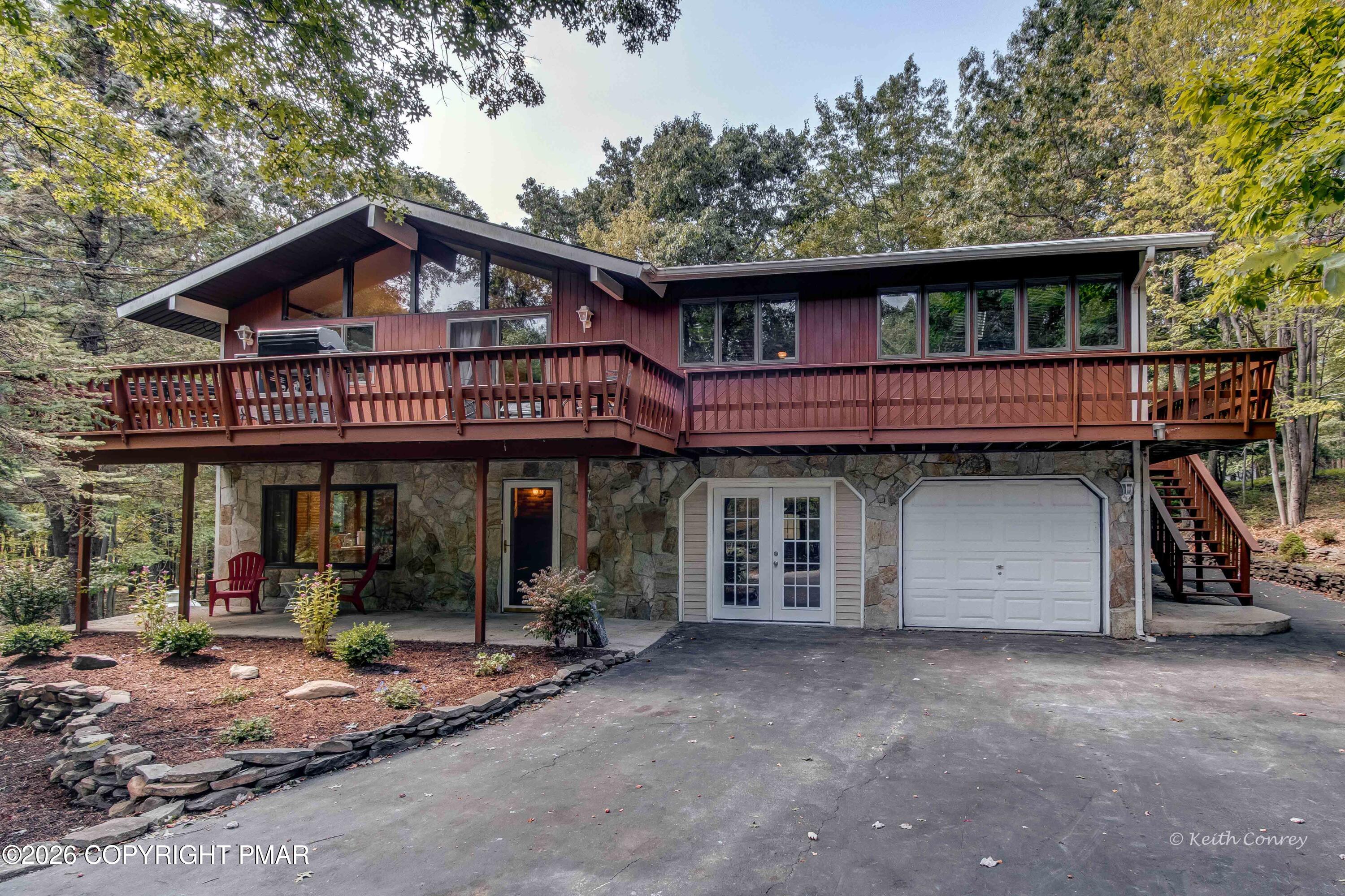 203 Thornberry Lane — photo