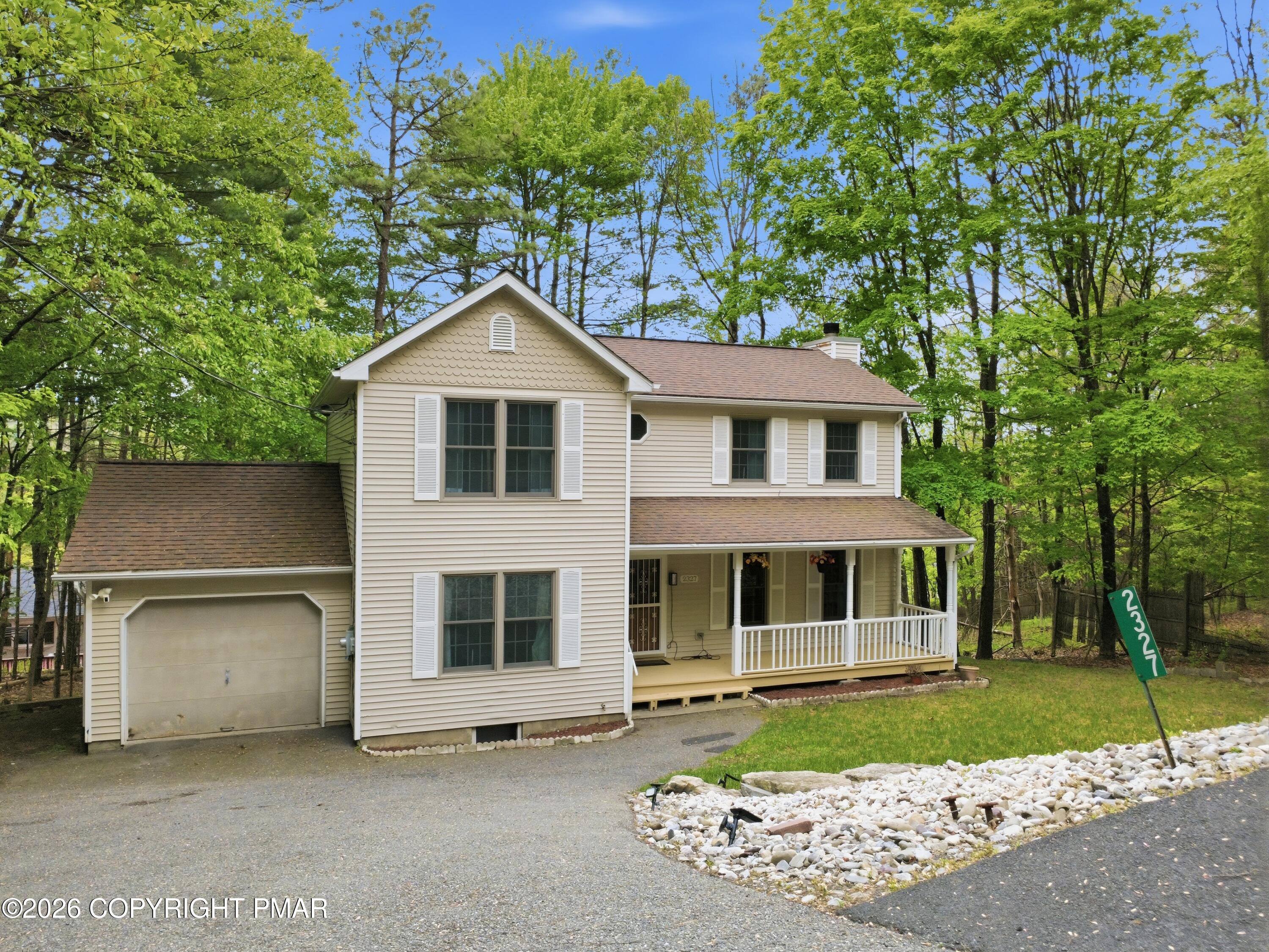 2327 Woodcrest Drive — photo